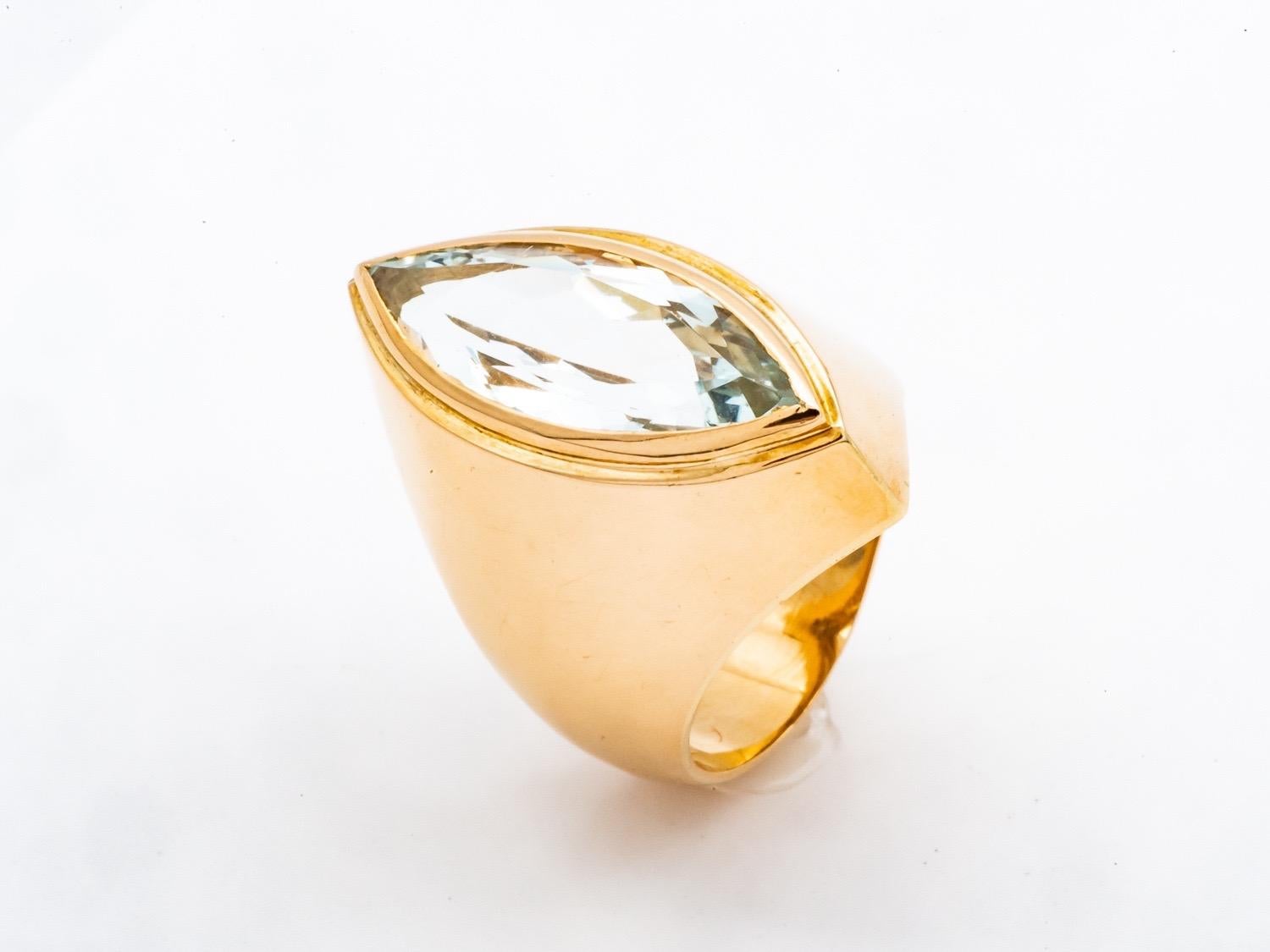 Aquamarine Navette Ring Gold 18 Karat In Excellent Condition For Sale In Vannes, FR