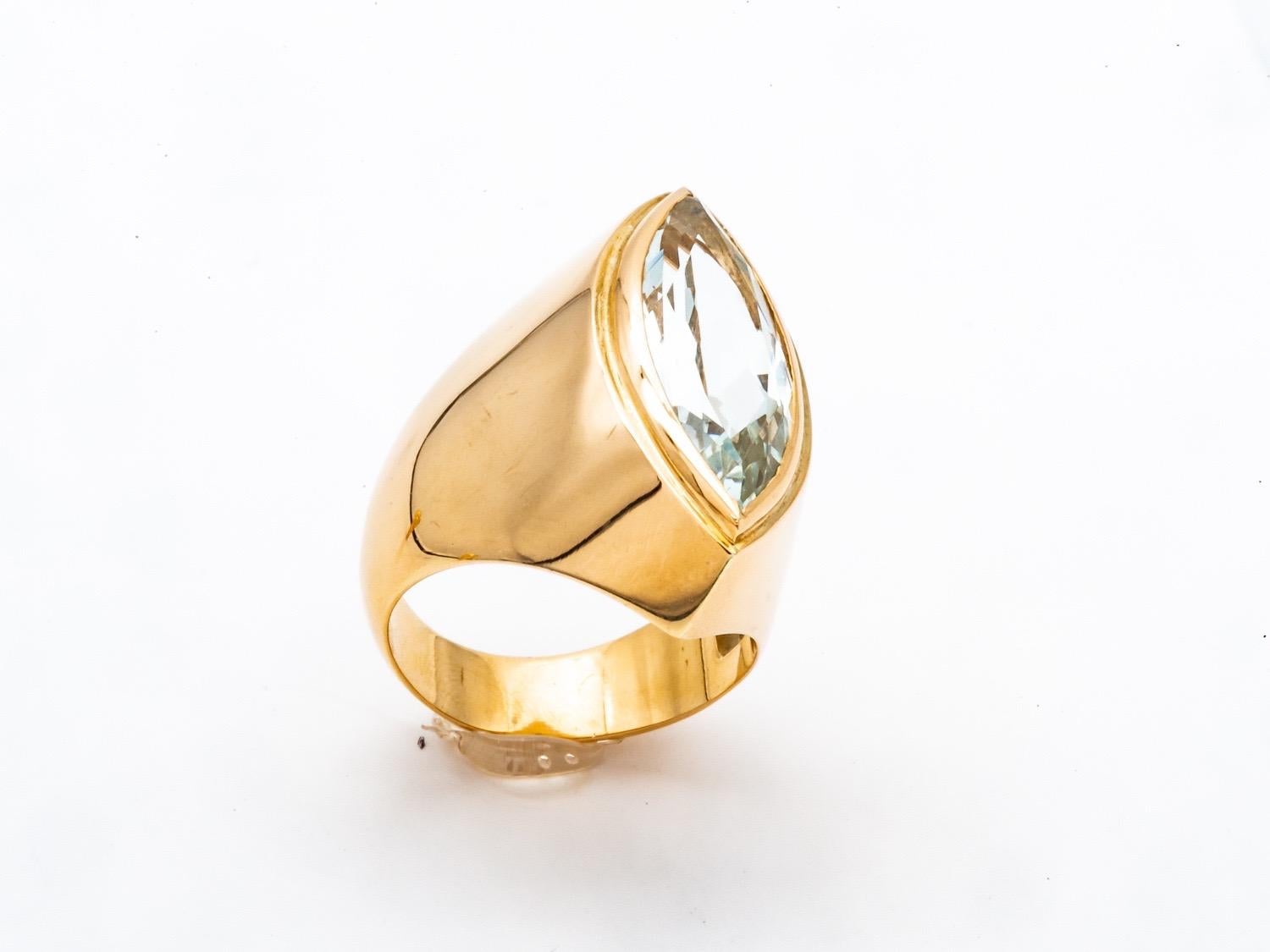 Aquamarine Navette Ring Gold 18 Karat For Sale 1