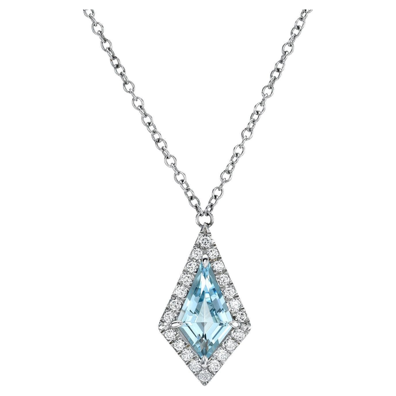 Collier aigue-marine taille cerf-volant 1,97 carat en vente