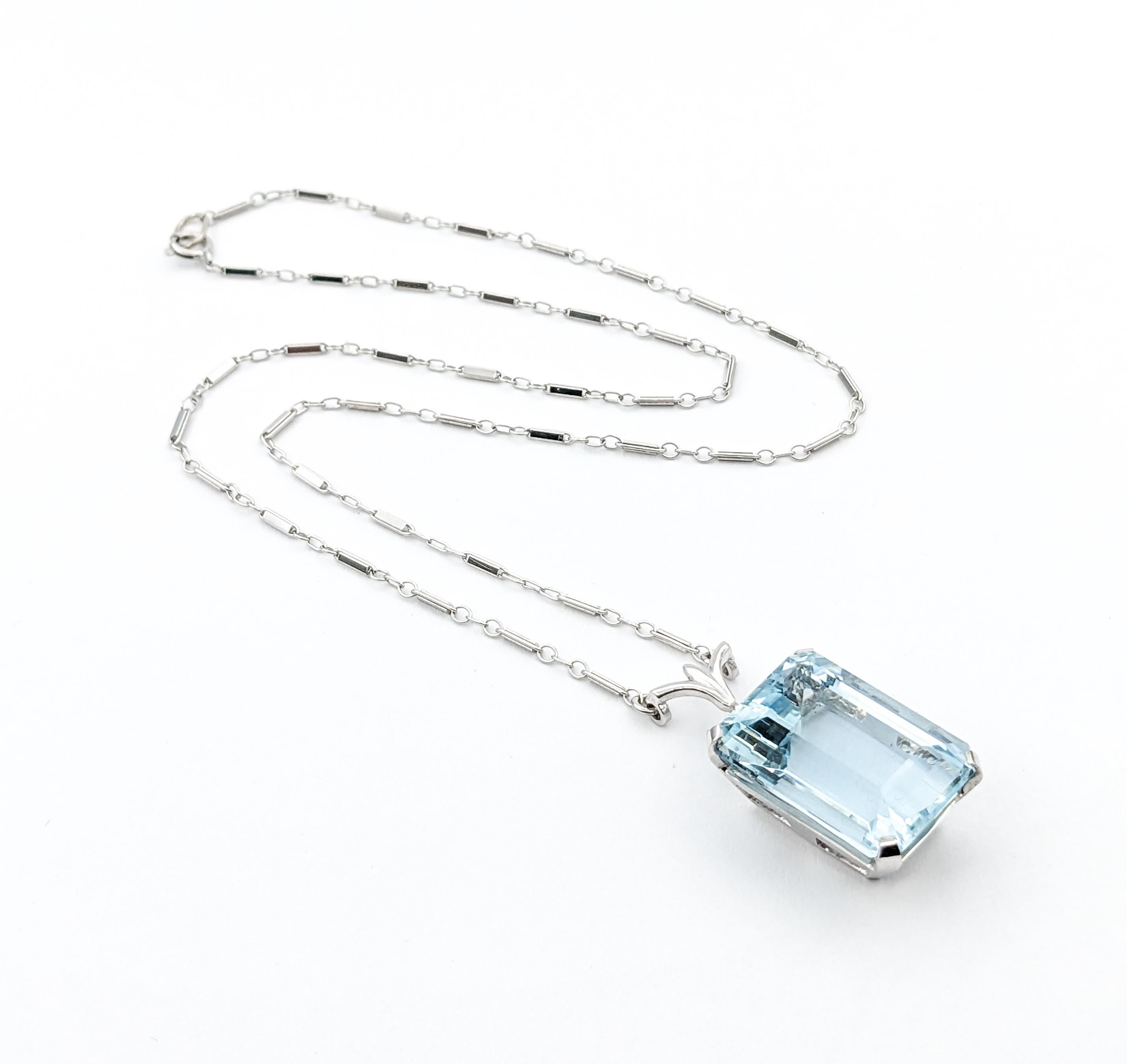 Contemporary Light Blue 16.5ct Aquamarine Emerald Cut Necklace In White Gold For Sale