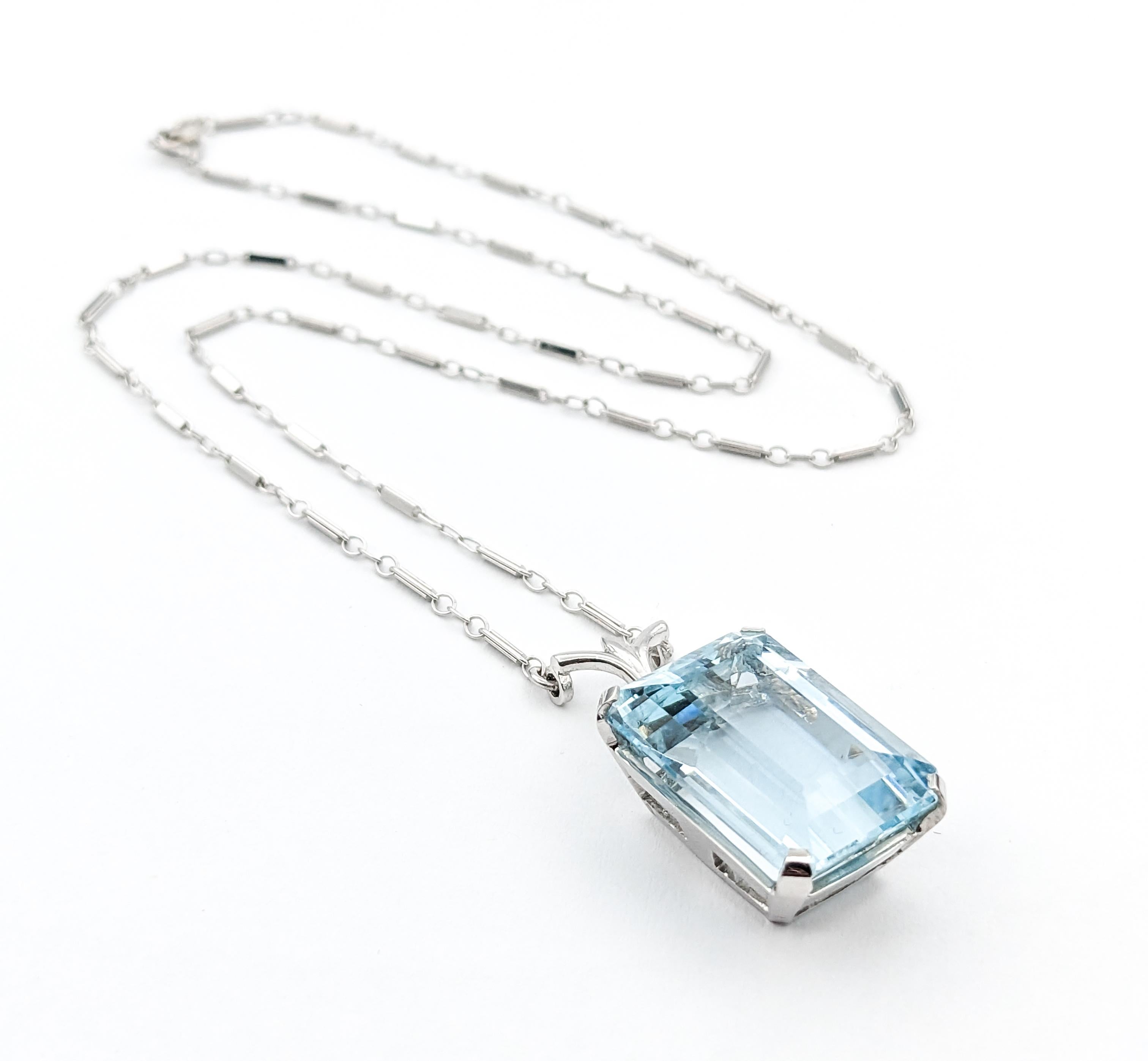 Light Blue 16.5ct Aquamarine Emerald Cut Necklace In White Gold For Sale 2