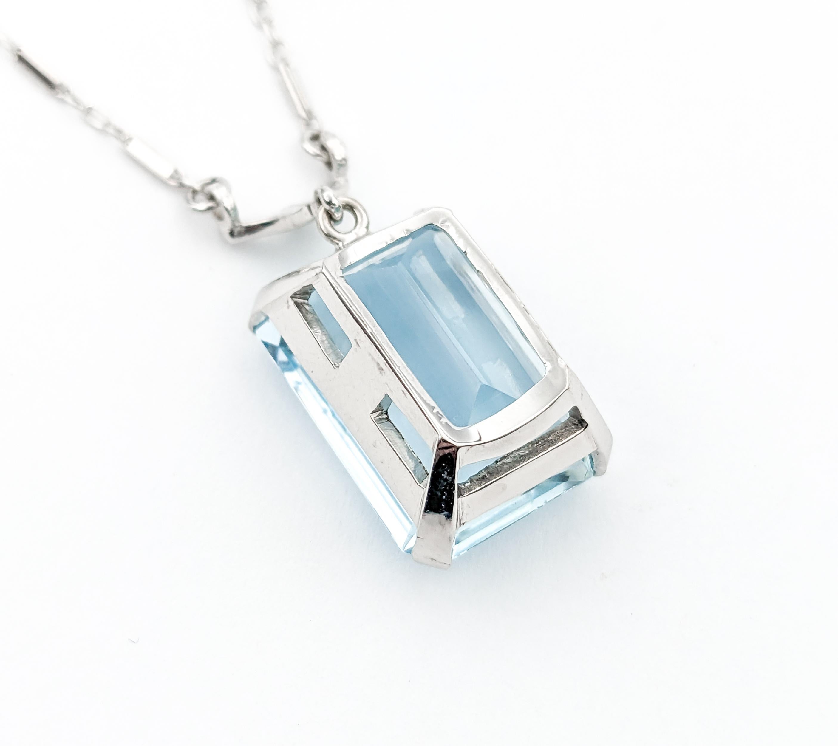Light Blue 16.5ct Aquamarine Emerald Cut Necklace In White Gold For Sale 3