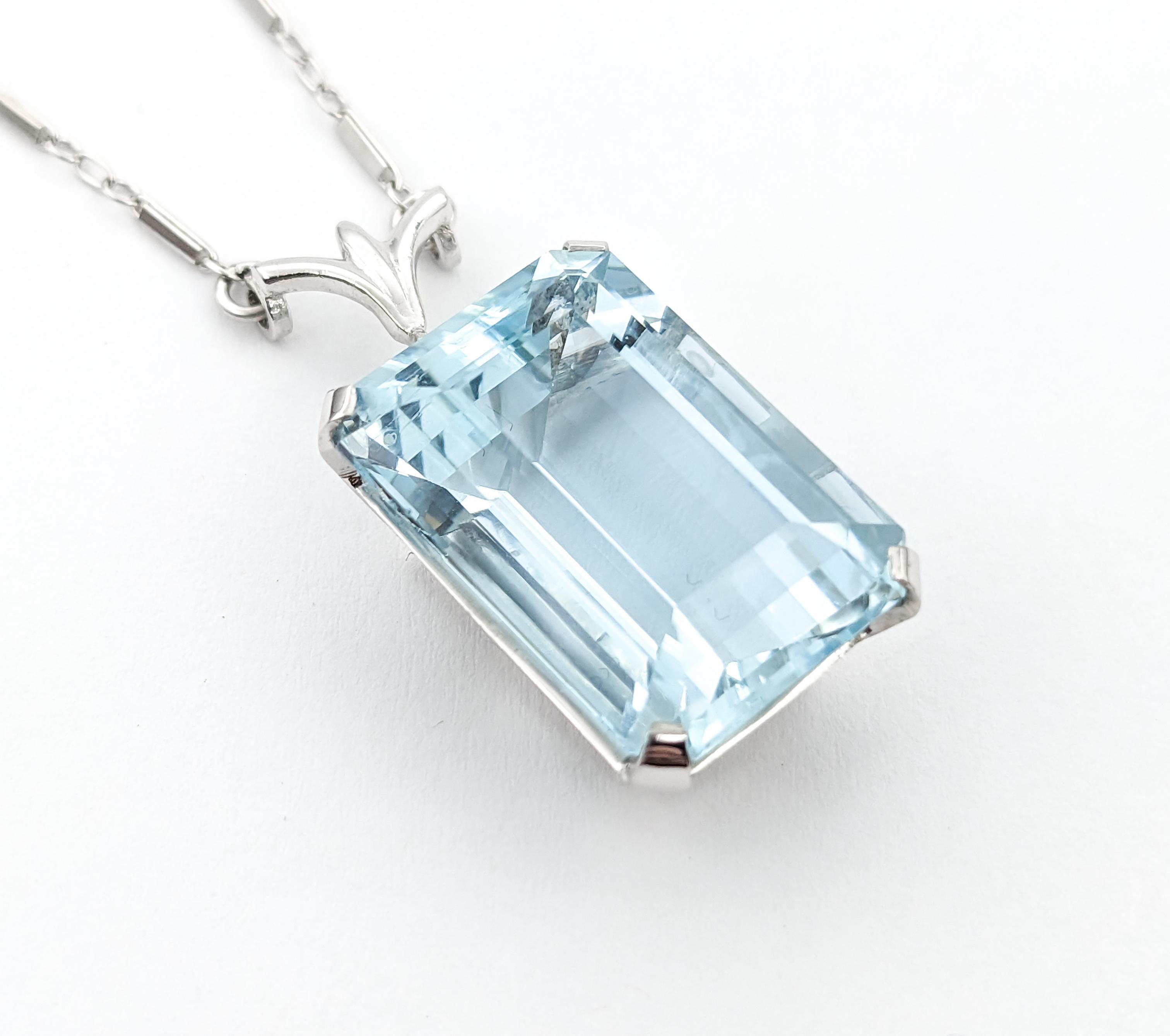 Light Blue 16.5ct Aquamarine Emerald Cut Necklace In White Gold In Excellent Condition For Sale In Bloomington, MN
