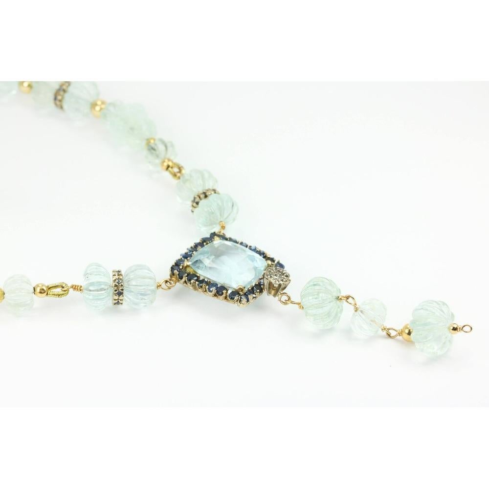 Moderno Collana di acquamarina Collana di perline con accenti di zaffiro in vendita