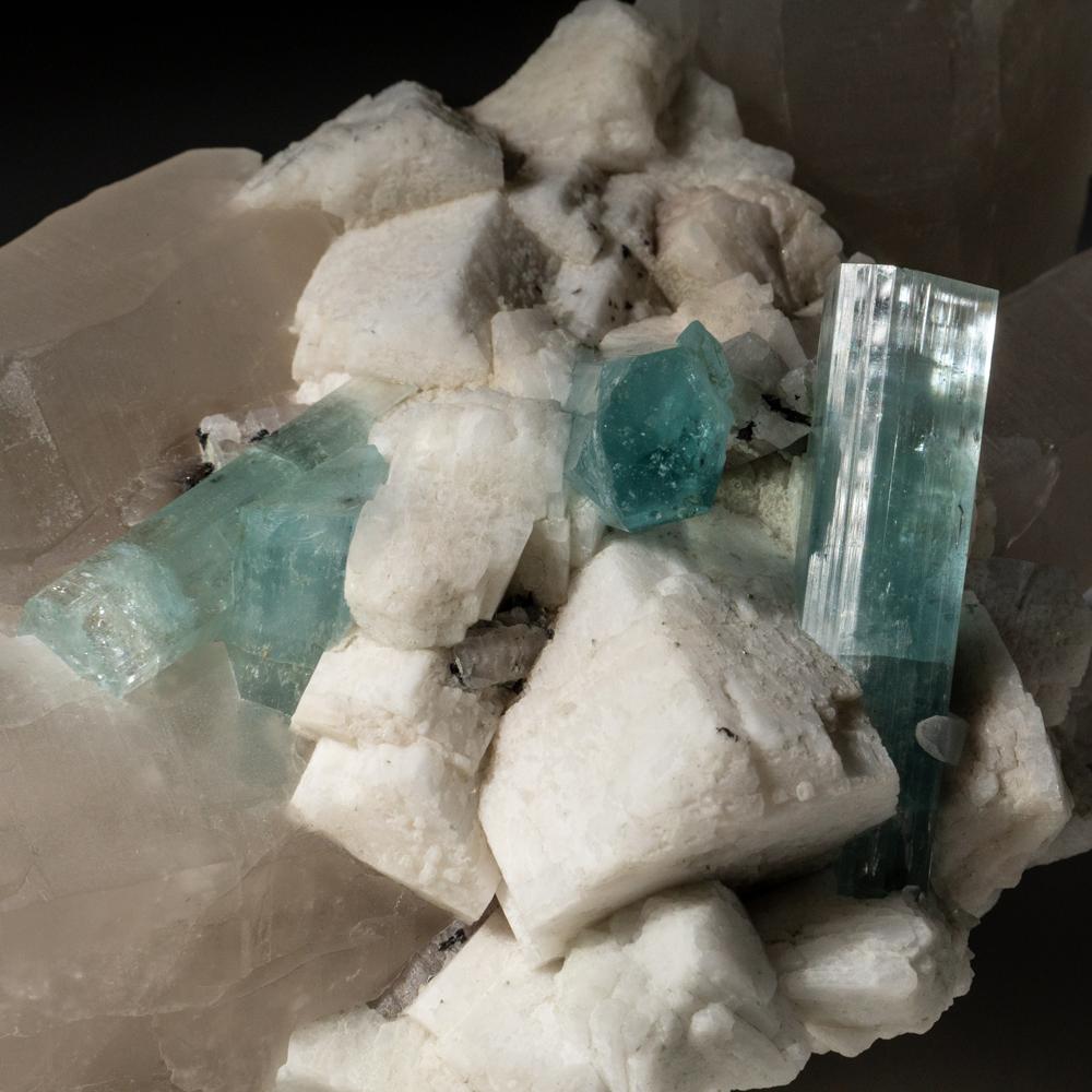 Aquamarine on Quartz with Microline from Skardu Road, Baltistan, Pakistan In New Condition For Sale In New York, NY