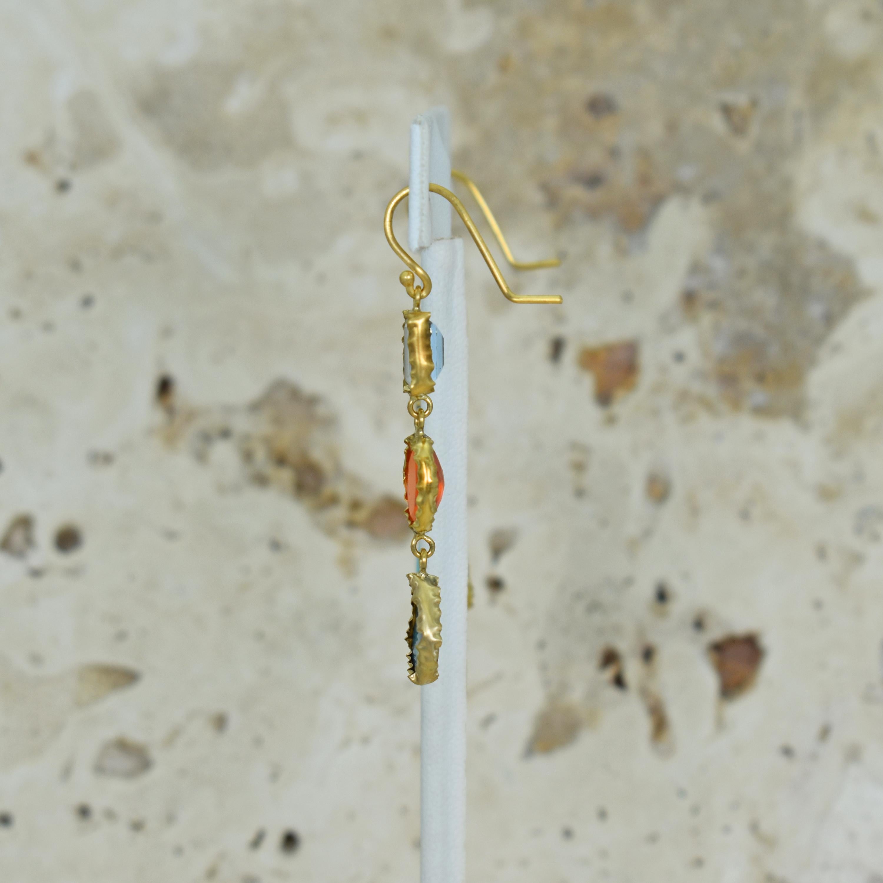 Taille émeraude Boucles d'oreilles pendantes en or 22 carats, aigue-marine, opale et turquoise en vente