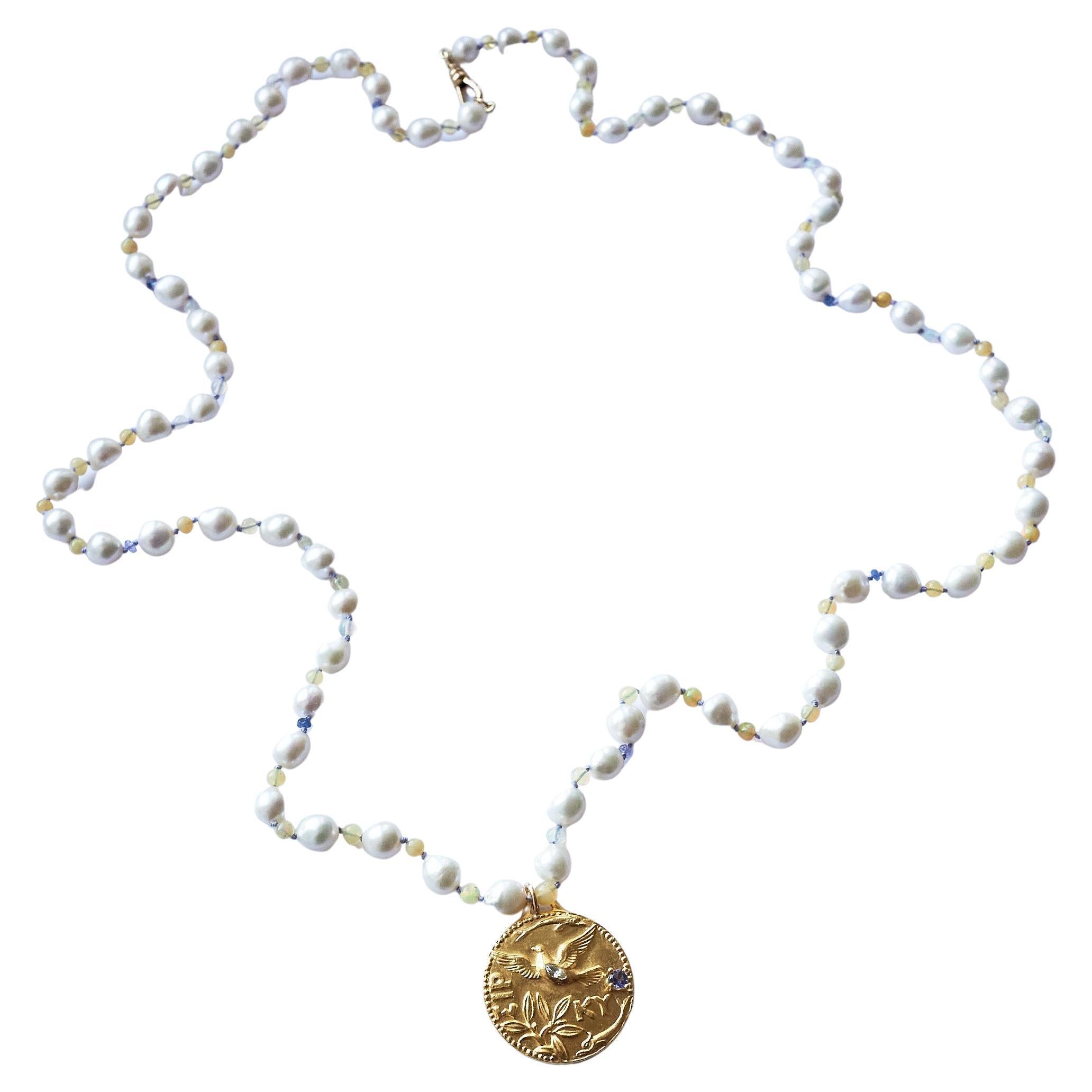 Halskette mit Taube Medaille J Dauphin, Aquamarin Opal Tansanit Weiß Perle (Rundschliff) im Angebot