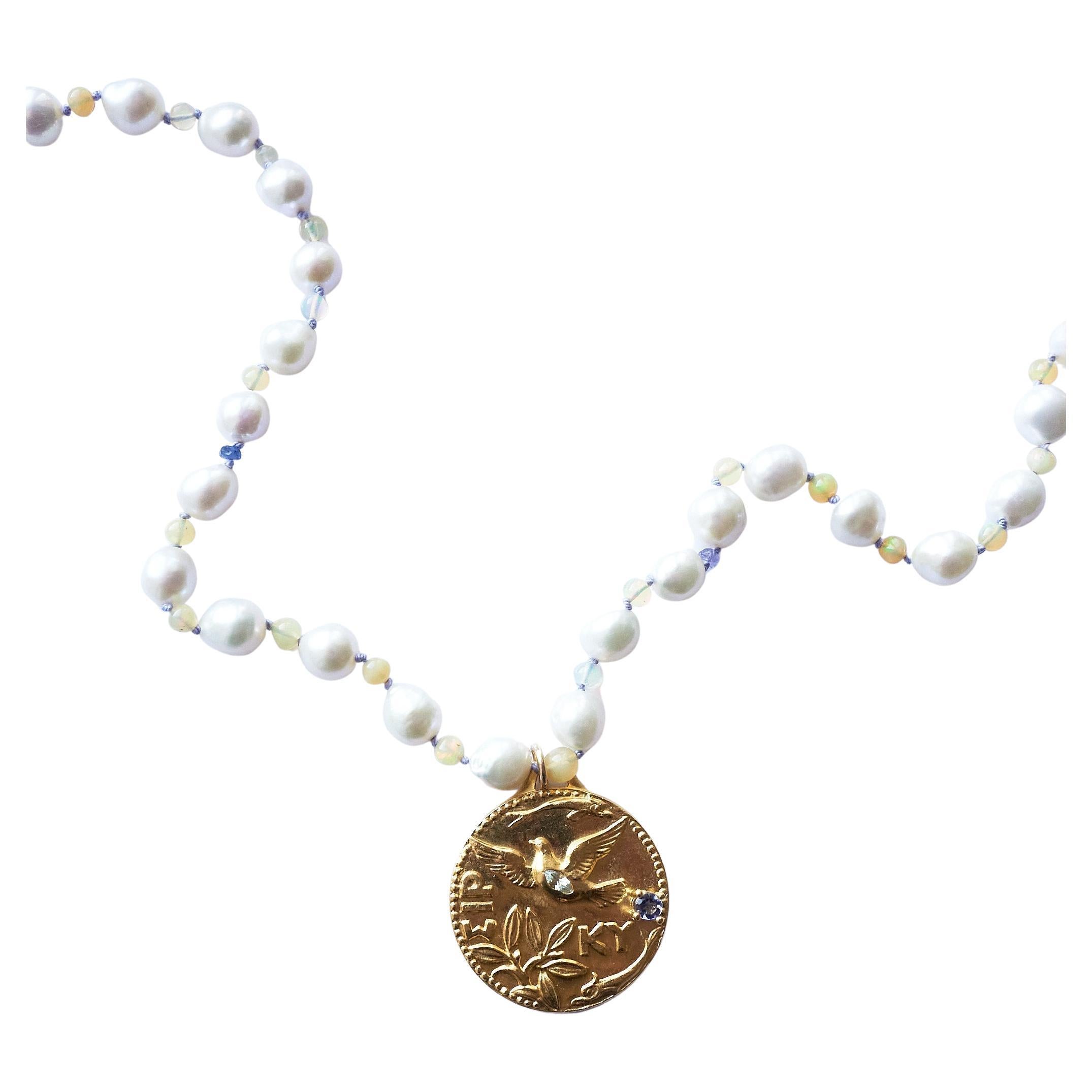 Victorien Collier perle blanche colombe Aigue-marine Opale Tanzanite Médaille J Dauphin en vente