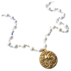 Collier perle blanche colombe Aigue-marine Opale Tanzanite Médaille J Dauphin