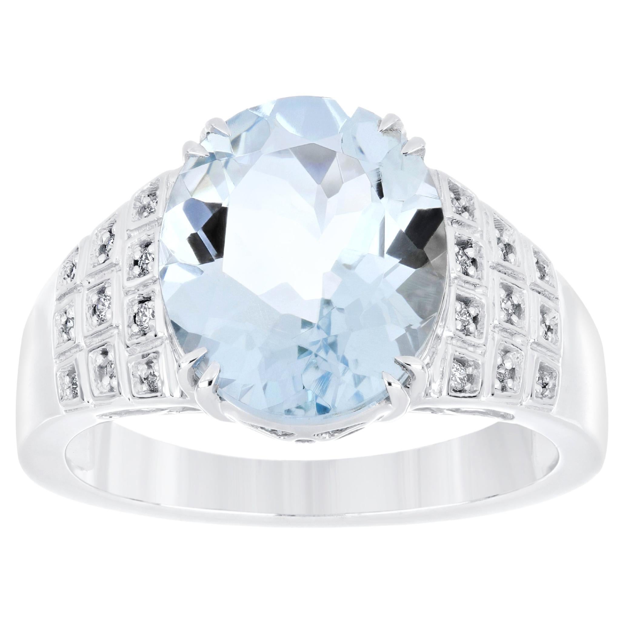 Ovaler Aquamarin- und Diamantring aus 14 Karat Weißgold im Angebot