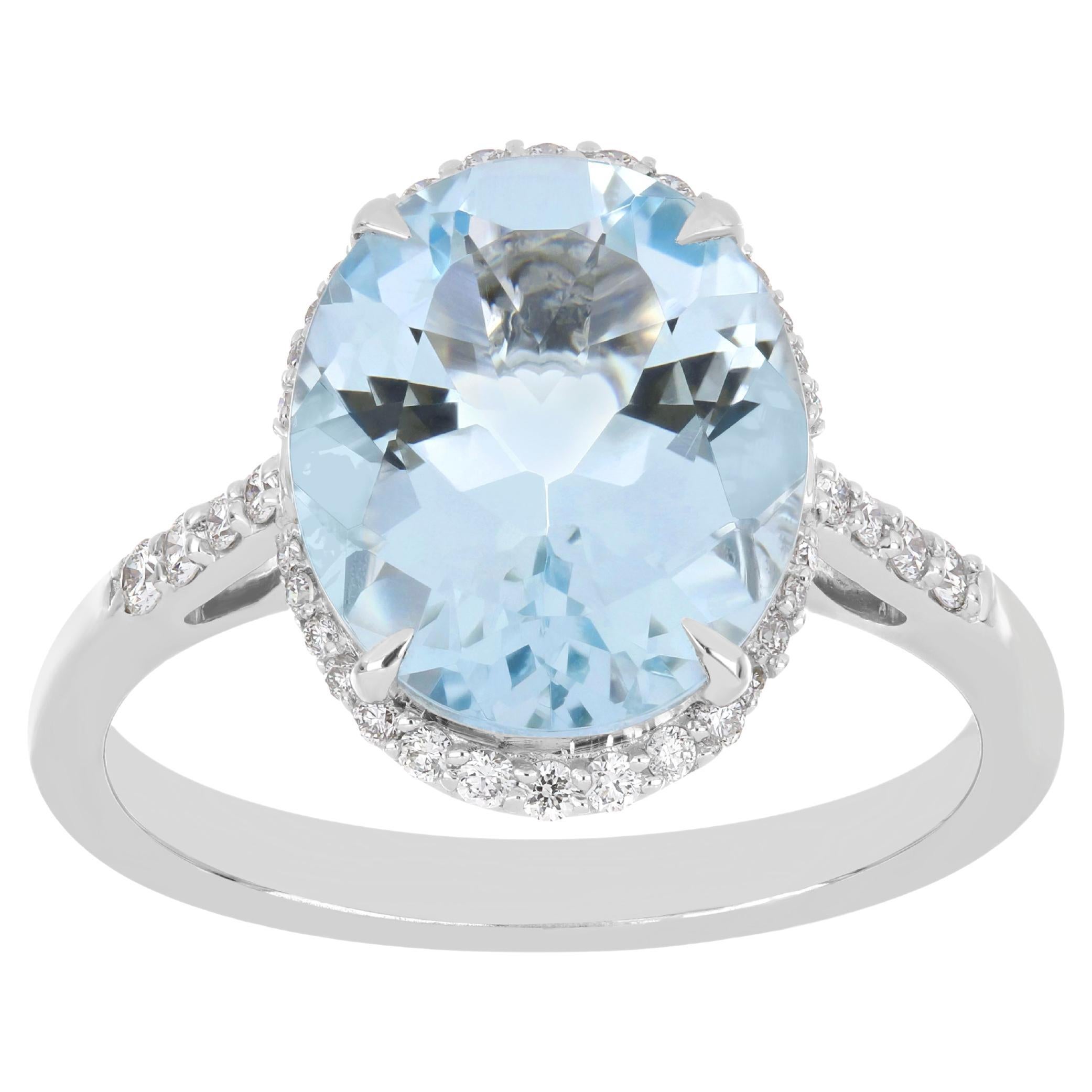 Aquamarine Oval and Diamond Ring 18 Karat White Gold For Sale at 1stDibs