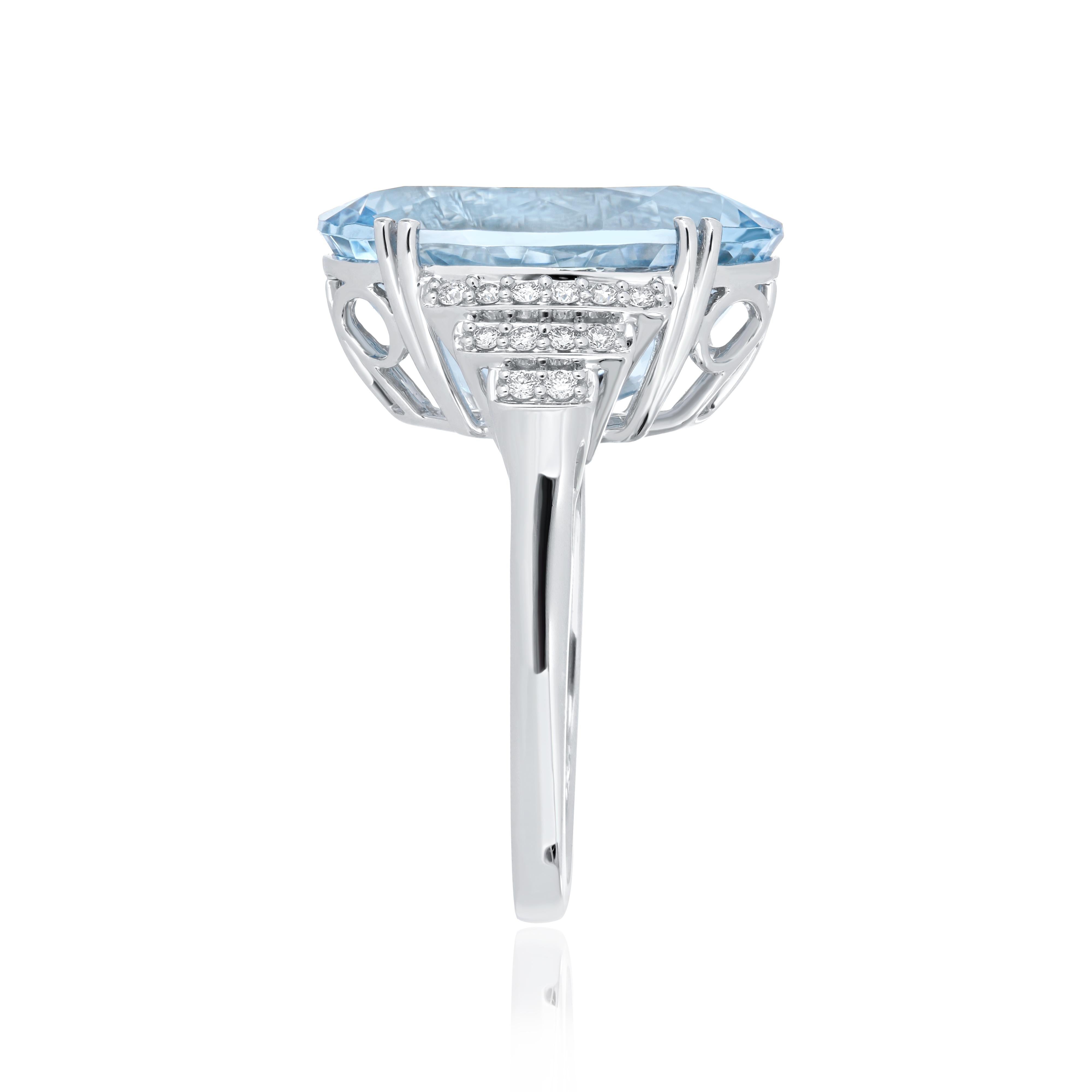 Women's Aquamarine Oval and Diamond Ring 18 Karat White Gold handcraft jewelry Ring For Sale