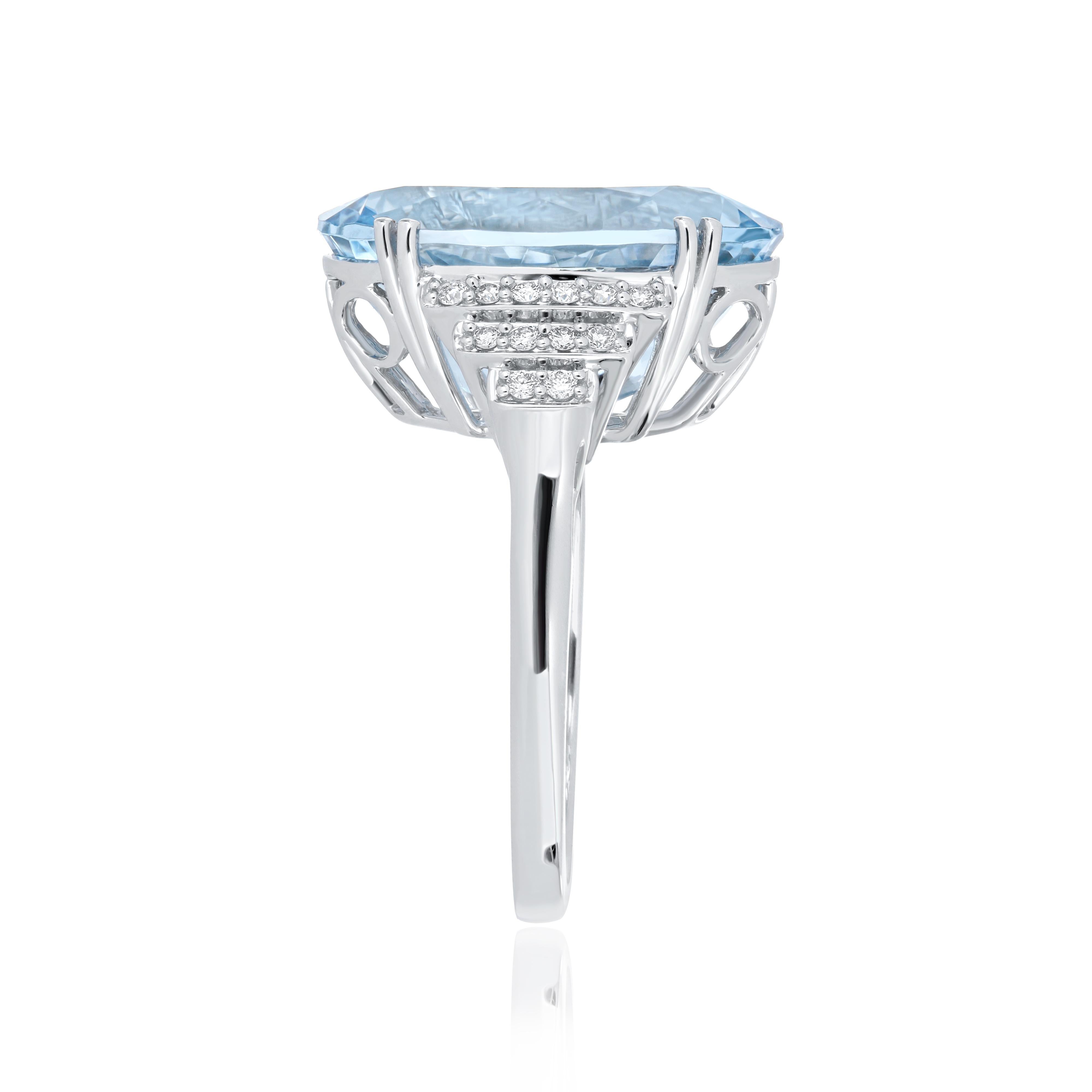 De las mujeres Anillo de aguamarina ovalada y diamantes Joyería artesanal de oro blanco de 18 quilates Anillo en venta
