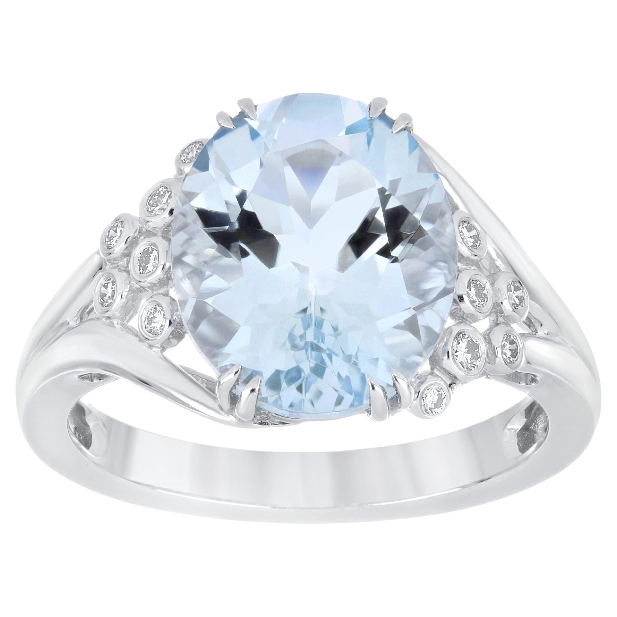 Ovaler Aquamarin- und Diamantring mit Nieten aus 14 Karat Weißgold