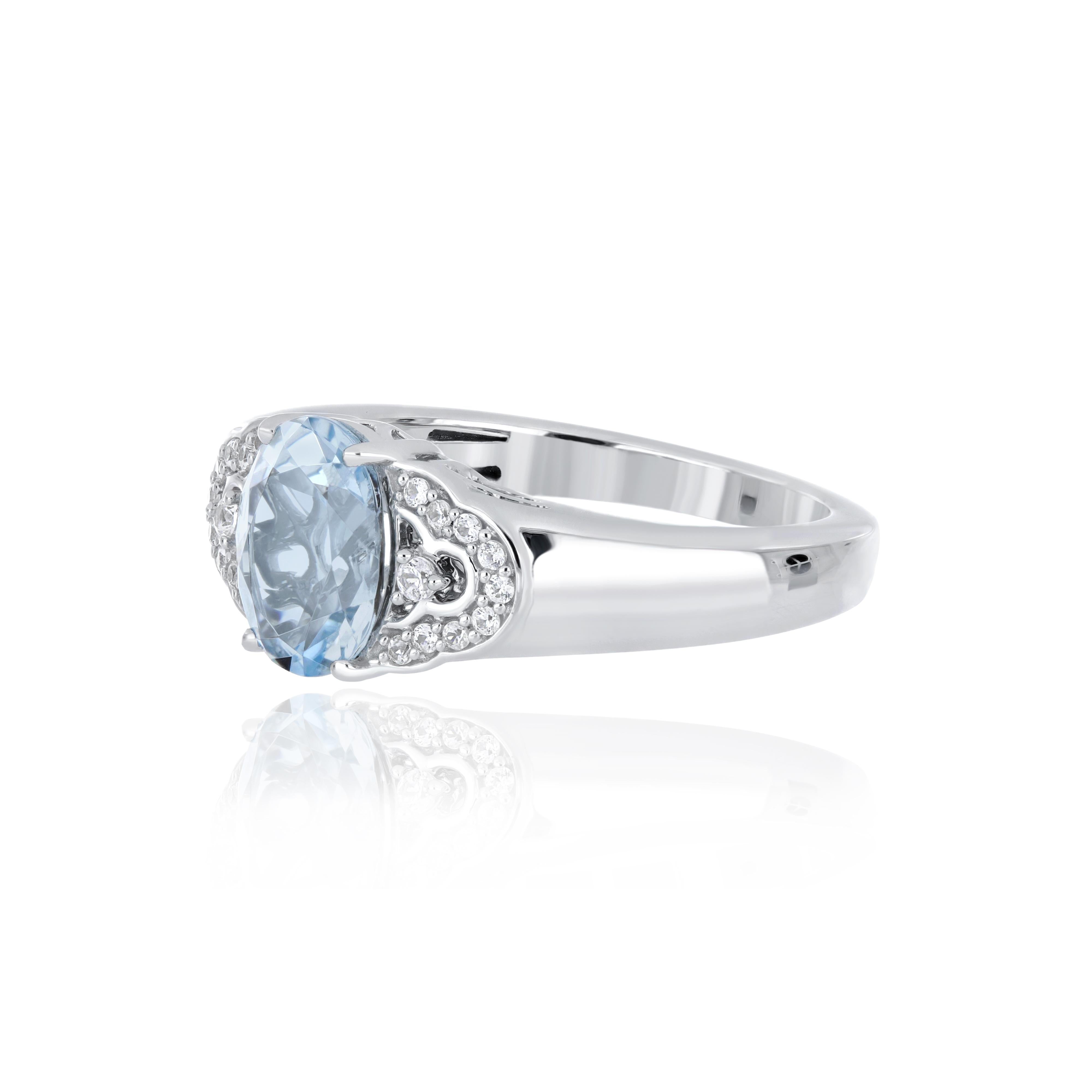 Aquamarine Oval and White Zircon Ring 14 Karat White Gold In New Condition For Sale In JAIPUR, IN