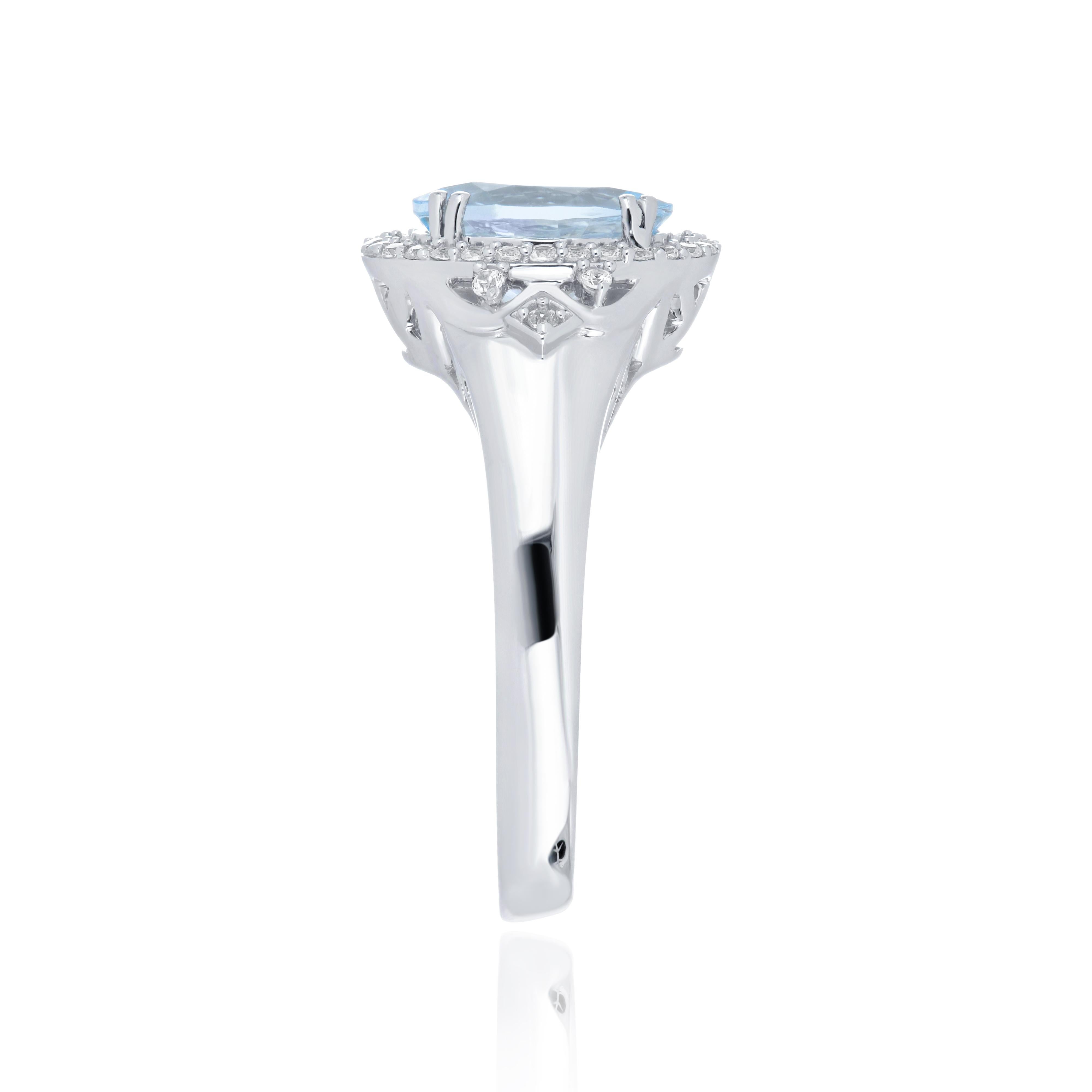 Aquamarine Oval and White Zircon Ring 14 Karat White Gold In New Condition For Sale In JAIPUR, IN