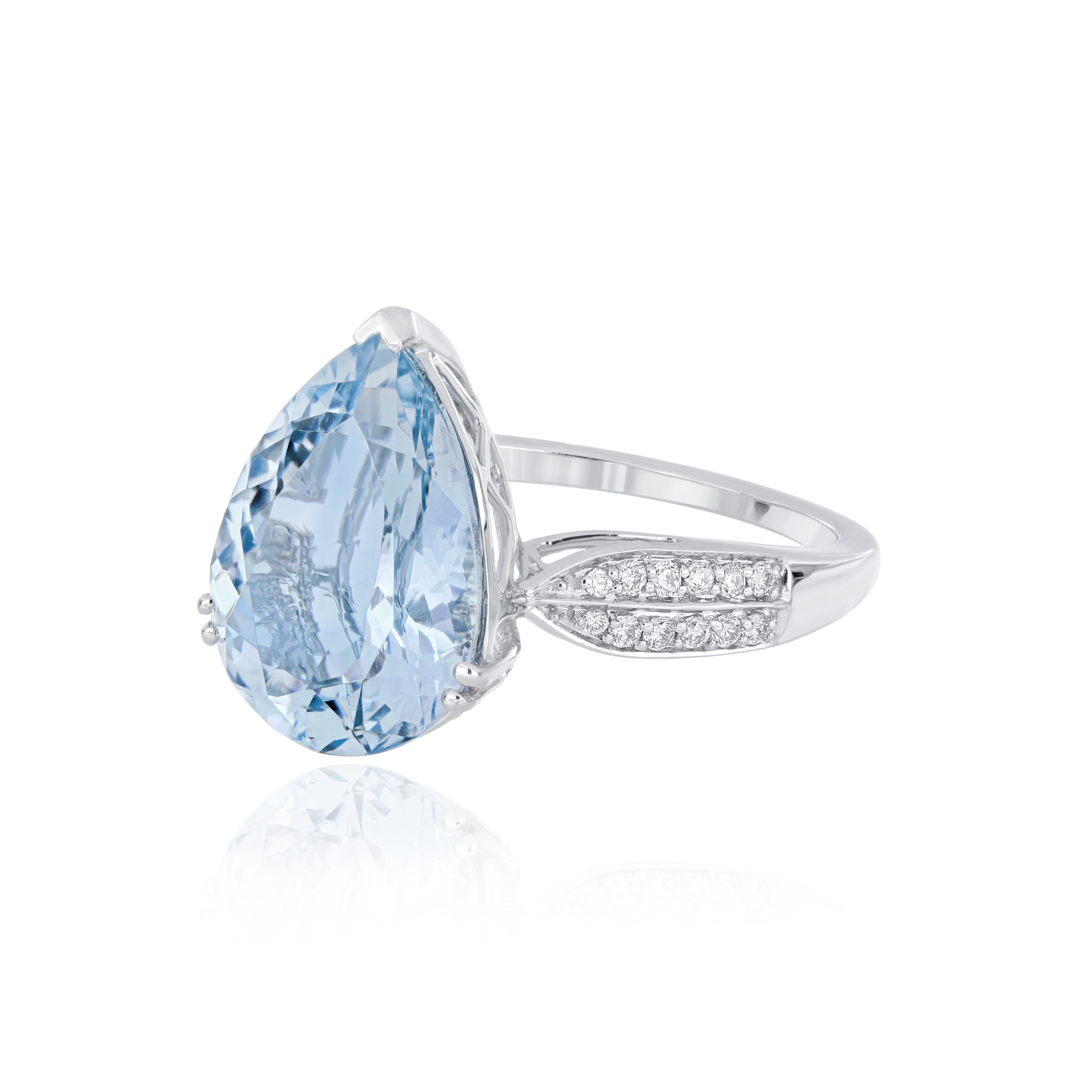 4.24Cts Aquamarine Pear and Diamond Ring 18 Karat White Gold handcraft Ring In New Condition For Sale In JAIPUR, IN