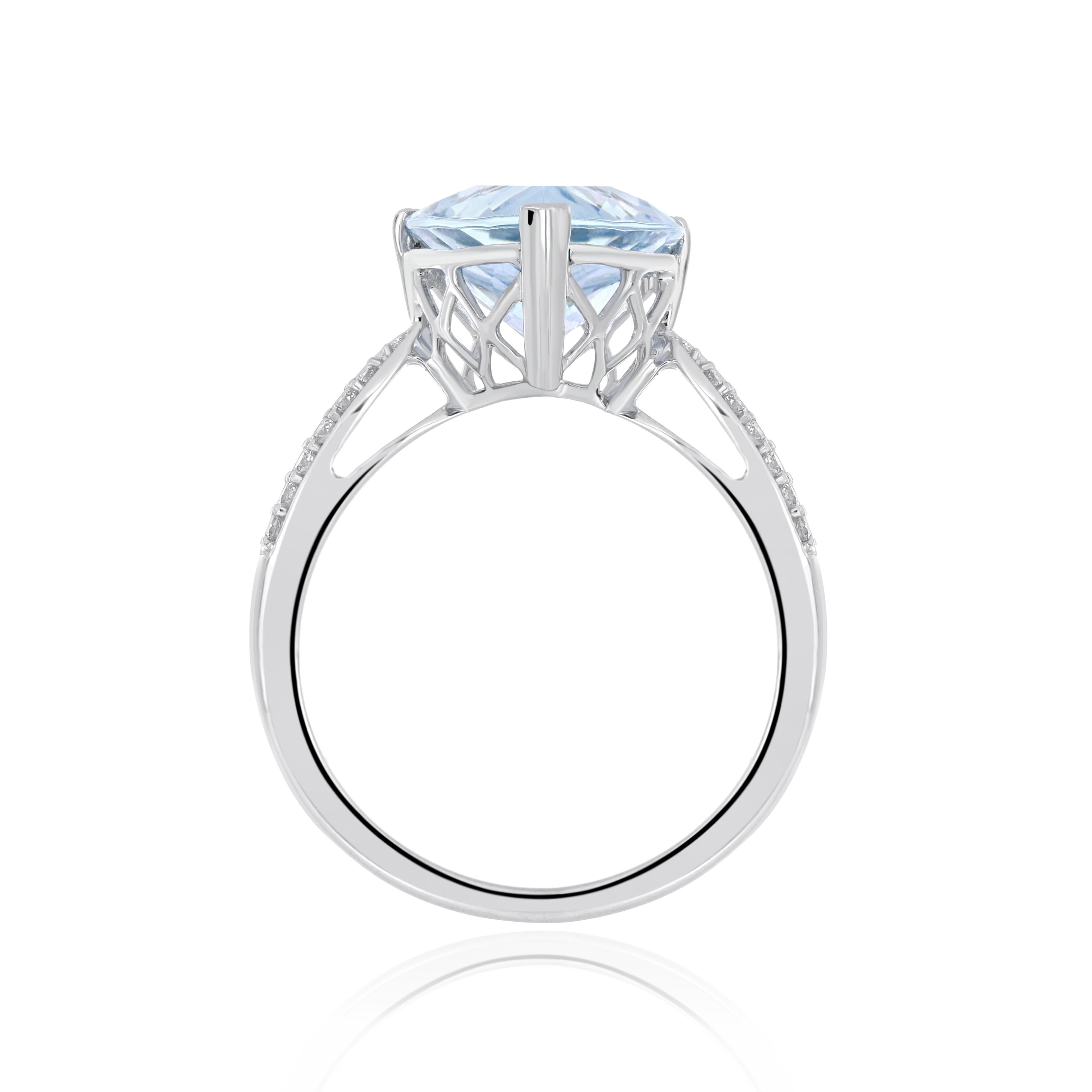 4.24Cts Aquamarine Pear and Diamond Ring 18 Karat White Gold handcraft Ring For Sale 1