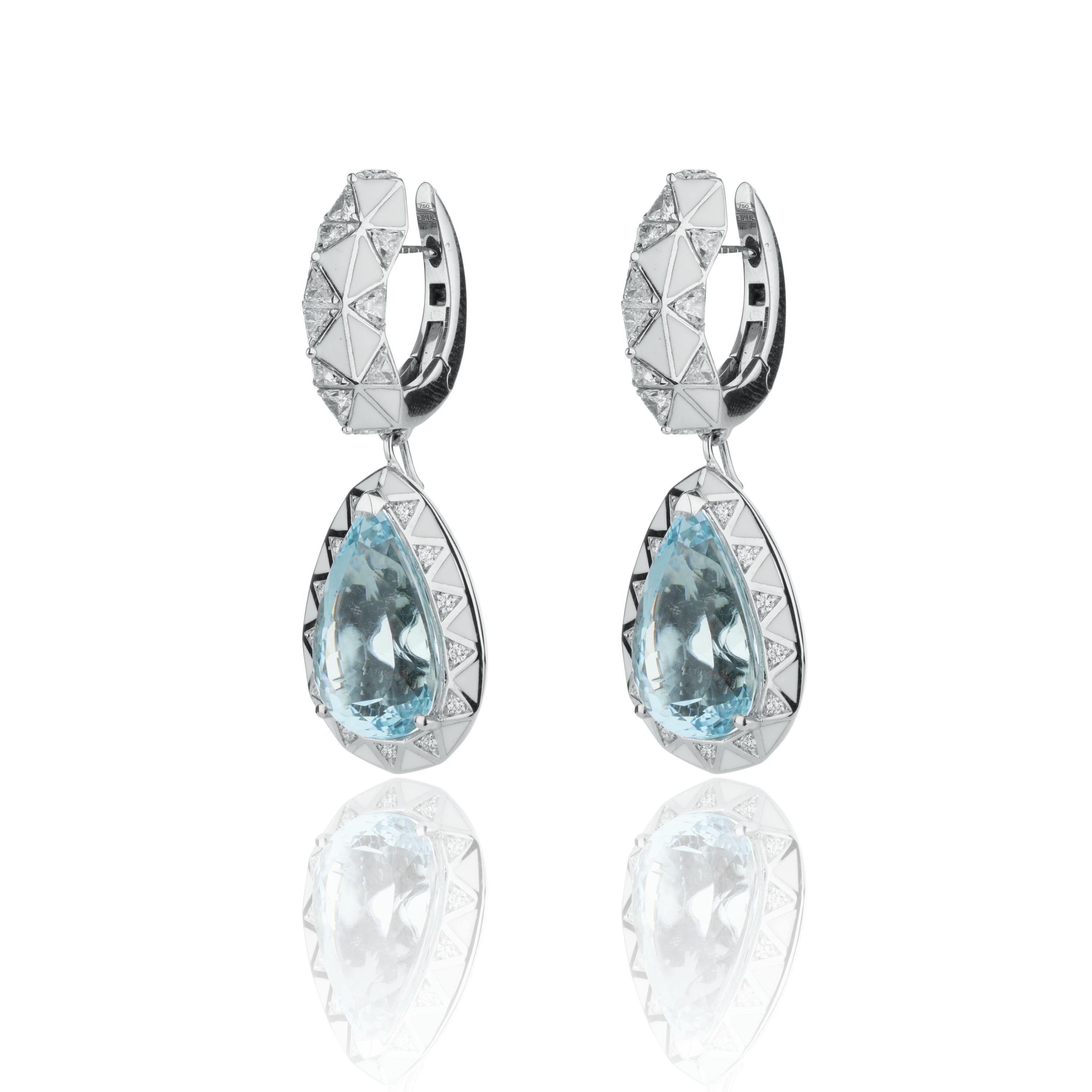 Aquamarine Pear Cut 15.28 Carat and Diamond Drop Earrings In New Condition For Sale In London, GB