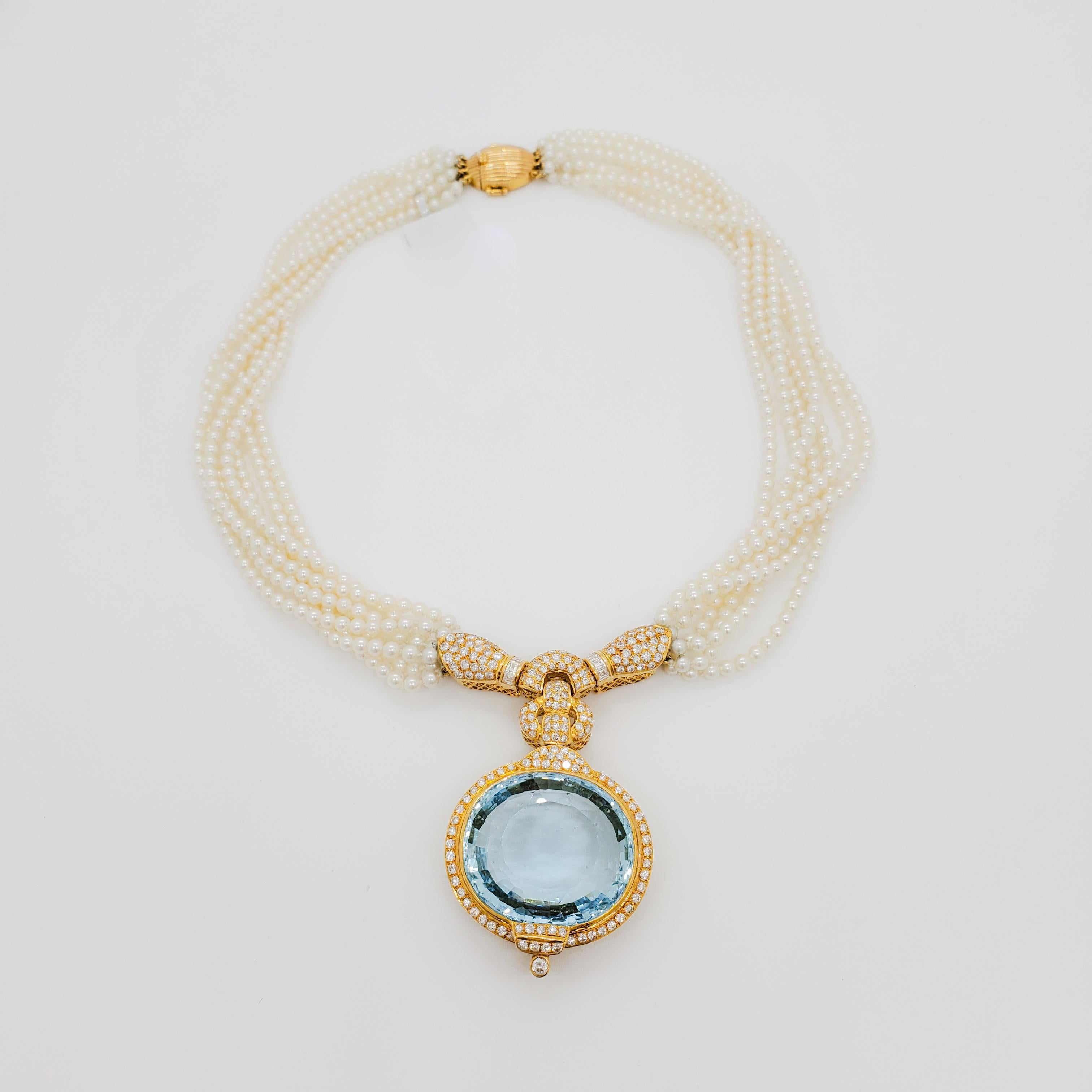 Wunderschönes Aquamarin-Oval von 73,00 ct. mit 4,80 ct. weißen runden Diamanten und Baguetten.  Handgefertigt in 18k Gelbgold.  Weiße runde Perlen von hervorragender Qualität und mit viel Liebe zum Detail hergestellt.  