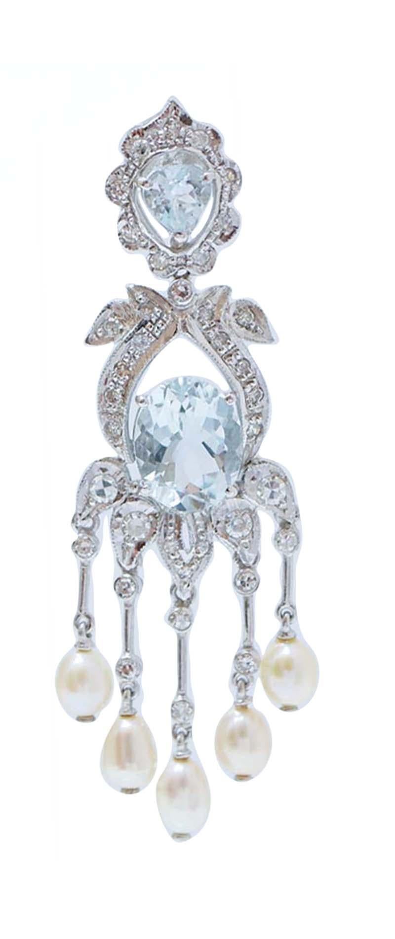Amazing earrings in platinum structure mounted with diamonds for all the length and two aquamarine.
As pendants, little pearls.
These earrings were totally handmade by Italian master goldsmiths and they are in perfect conditions.
Diamonds 1.52