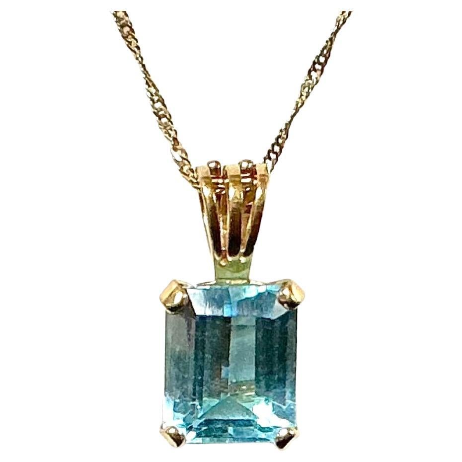 Moderne Pendentif aigue-marine or jaune 14kt en vente