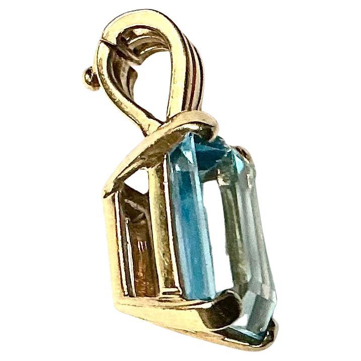 Taille émeraude Pendentif aigue-marine or jaune 14kt en vente
