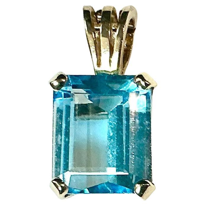 Pendentif aigue-marine or jaune 14kt Unisexe en vente