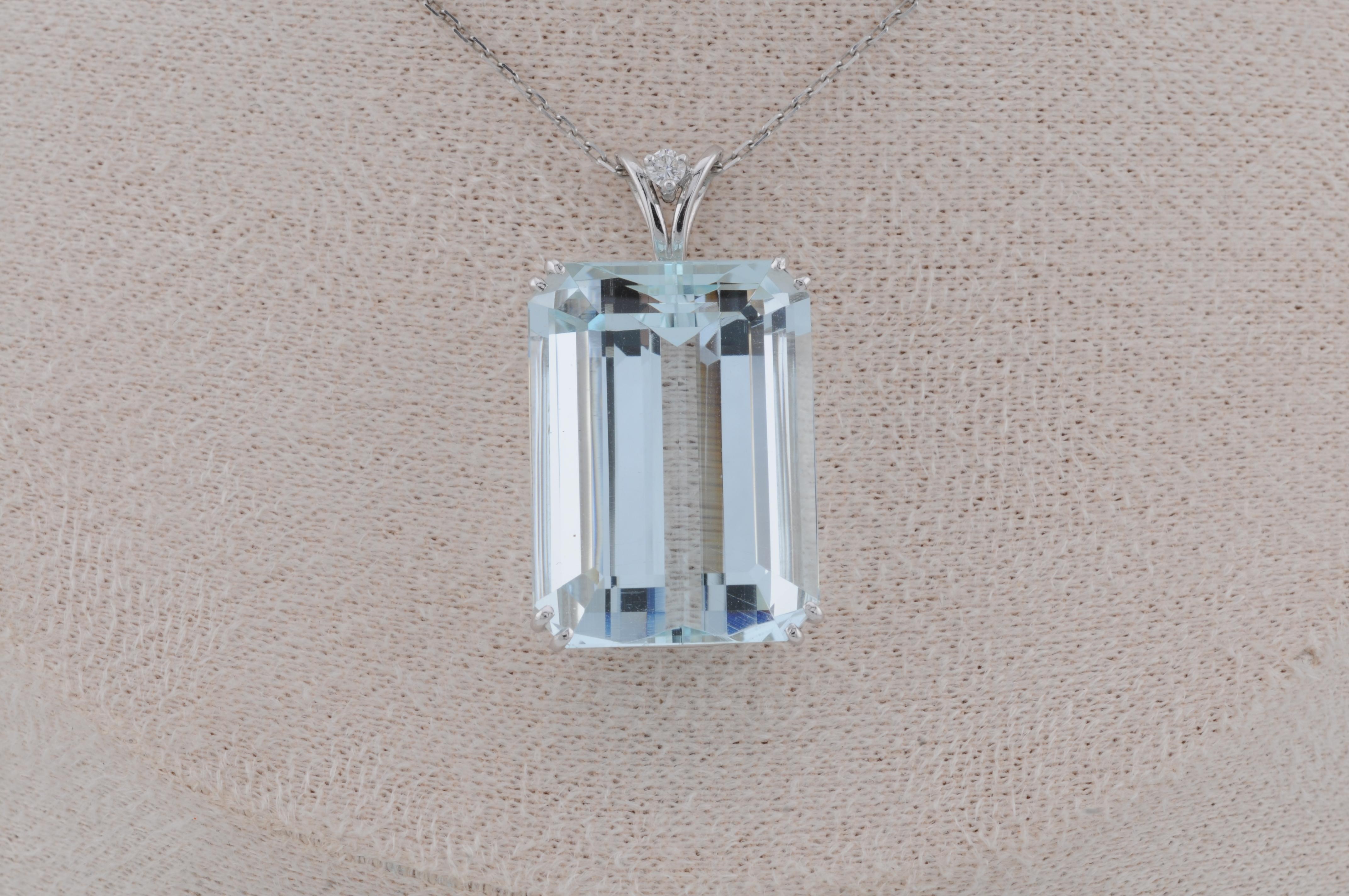 Ciondolo con acquamarina in oro bianco 18 carati (circa 25ct) In condizioni buone in vendita a Berlin, BE