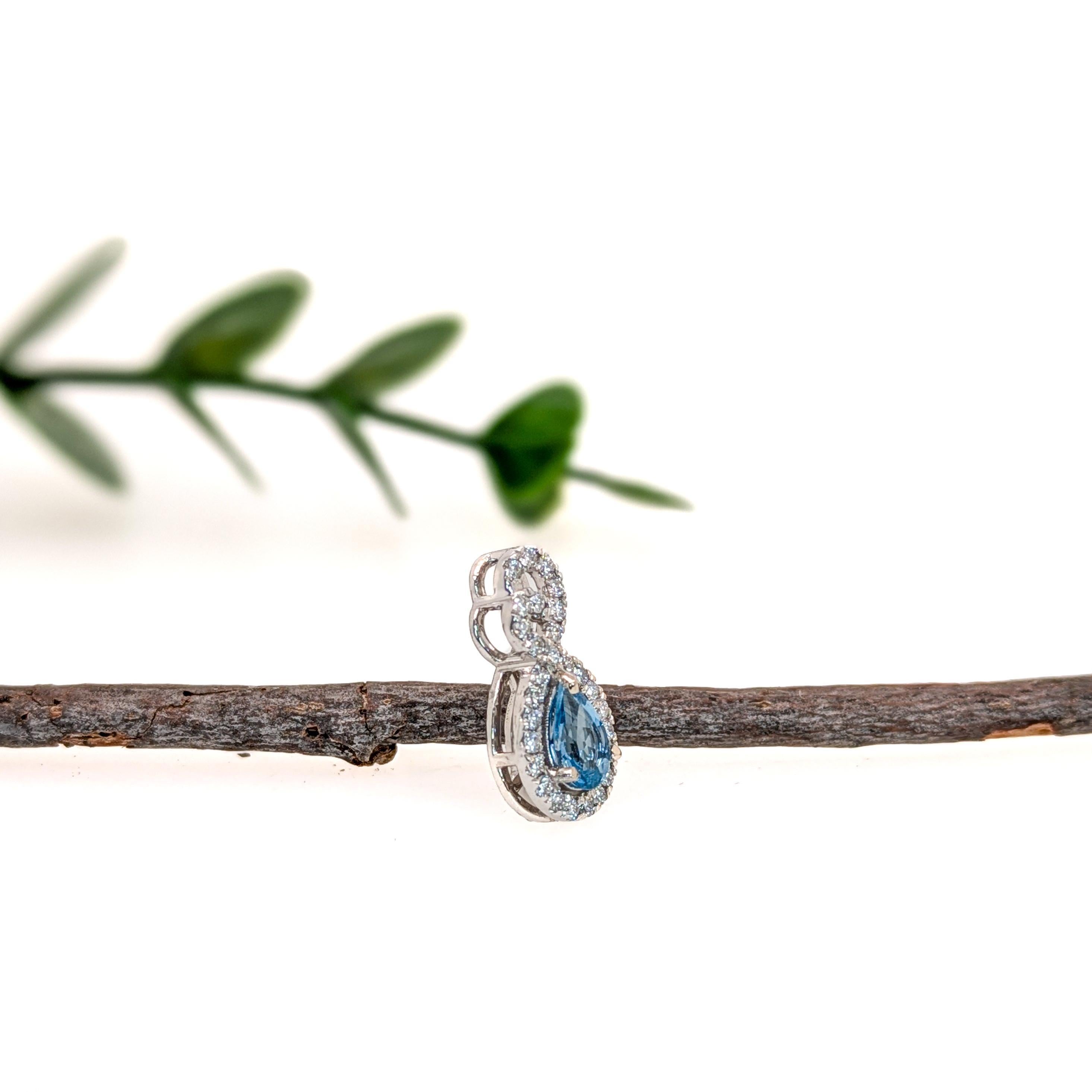 Taille poire Pendentif aigue-marine avec diamants extraits de la terre en or blanc massif 14 carats en forme de poire 6x4 en vente