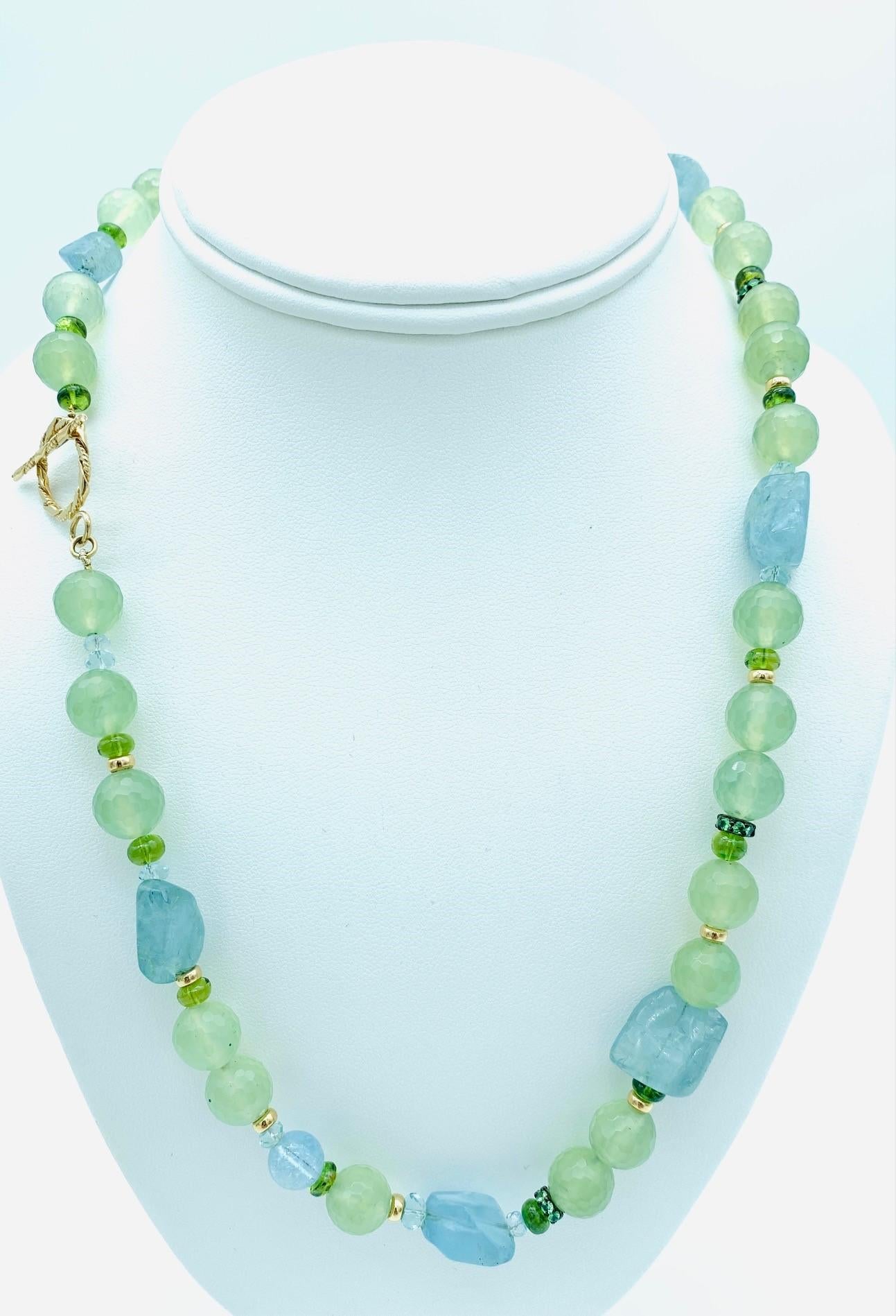 Collar de Cuentas de Aguamarina, Peridoto, Frenita y Tsavorita con Detalles de Oro en venta 5