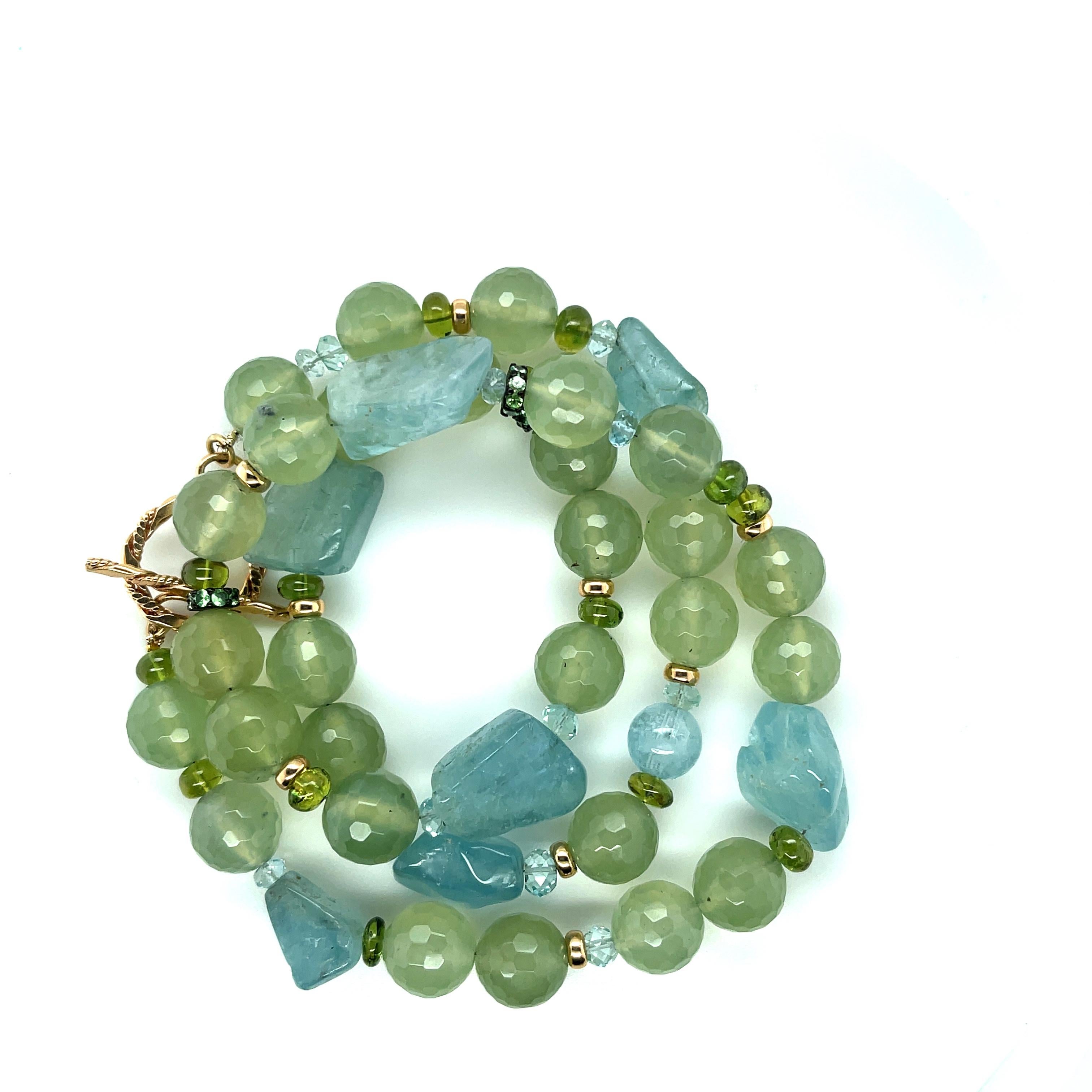Collar de Cuentas de Aguamarina, Peridoto, Frenita y Tsavorita con Detalles de Oro en venta 4