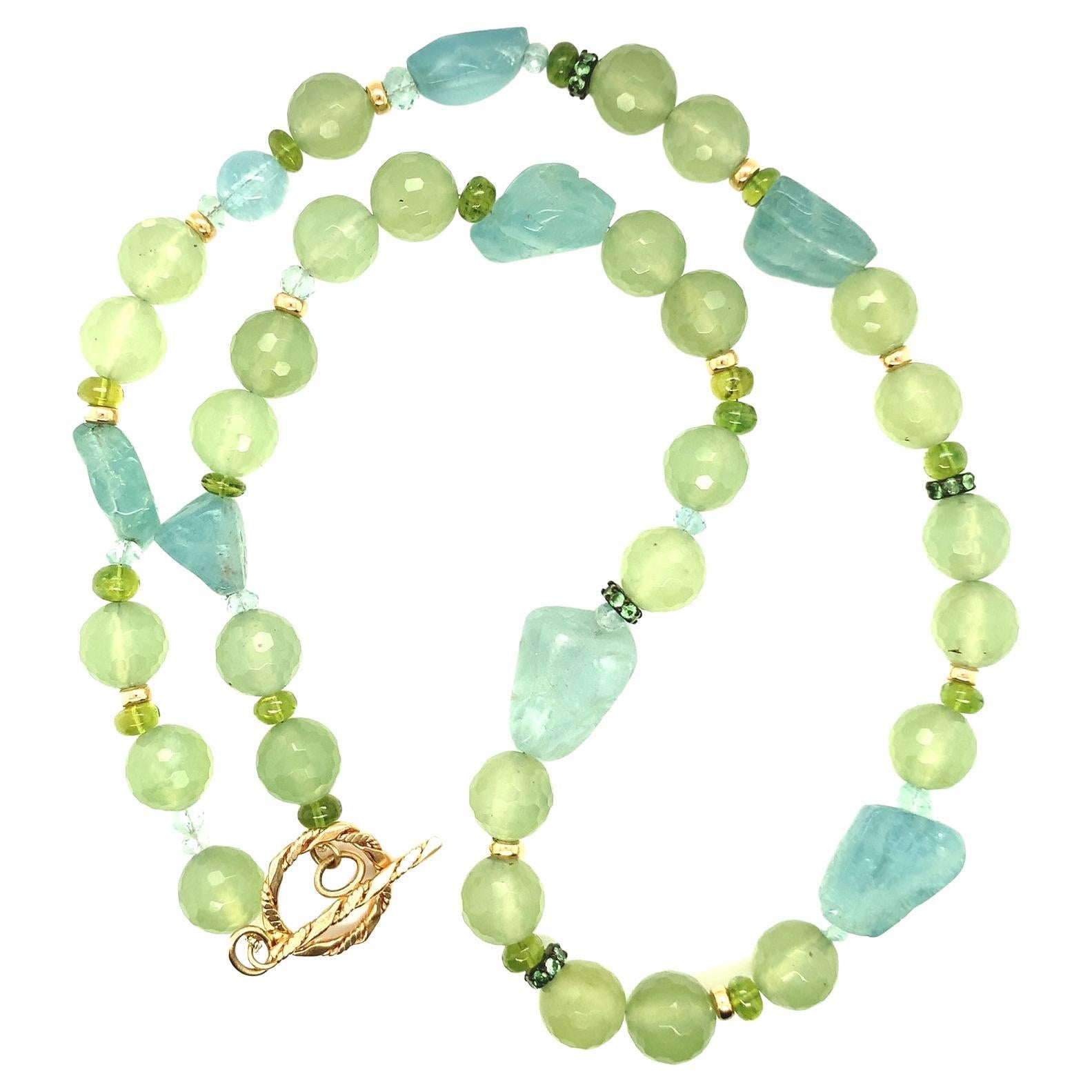 Perlenkette aus Aquamarin, Peridot, Phrenit und Tsavorit mit Goldakzenten