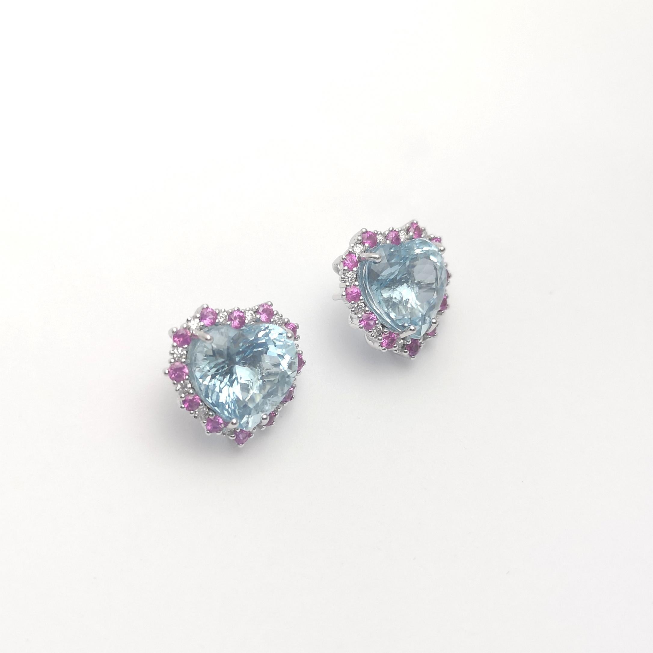 Donna Orecchini con acquamarina, zaffiro rosa e diamanti incastonati in oro bianco 18K in vendita