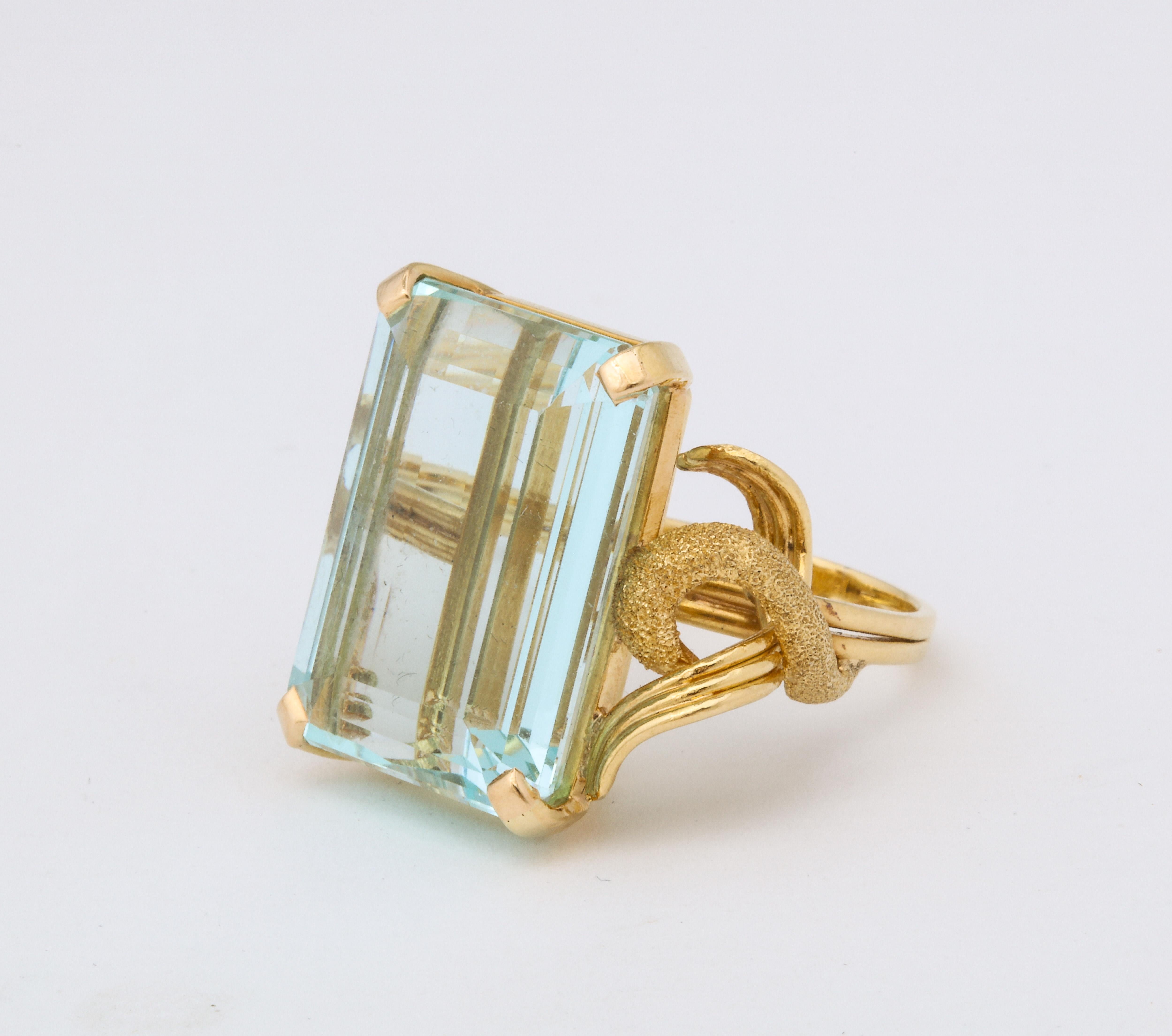 Aquamarine Retro 18 K Gold Ring In Good Condition For Sale In New York, NY