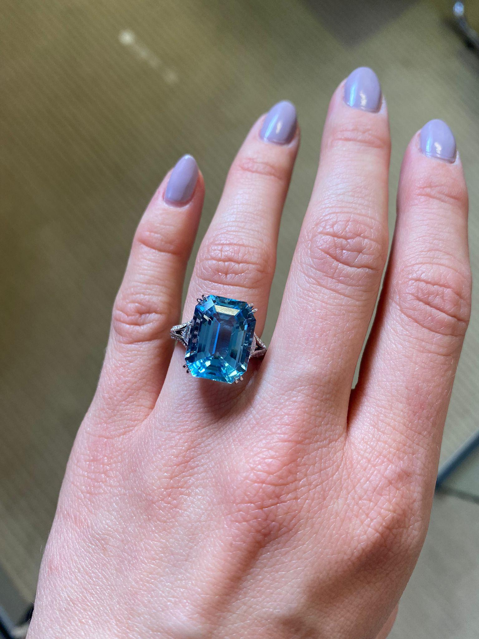 Aquamarinring mit 10,29 Karat im Smaragdschliff 1