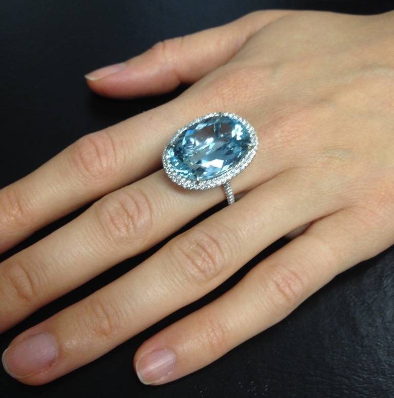 Contemporary Aquamarine Ring 22.20 Carats Oval For Sale