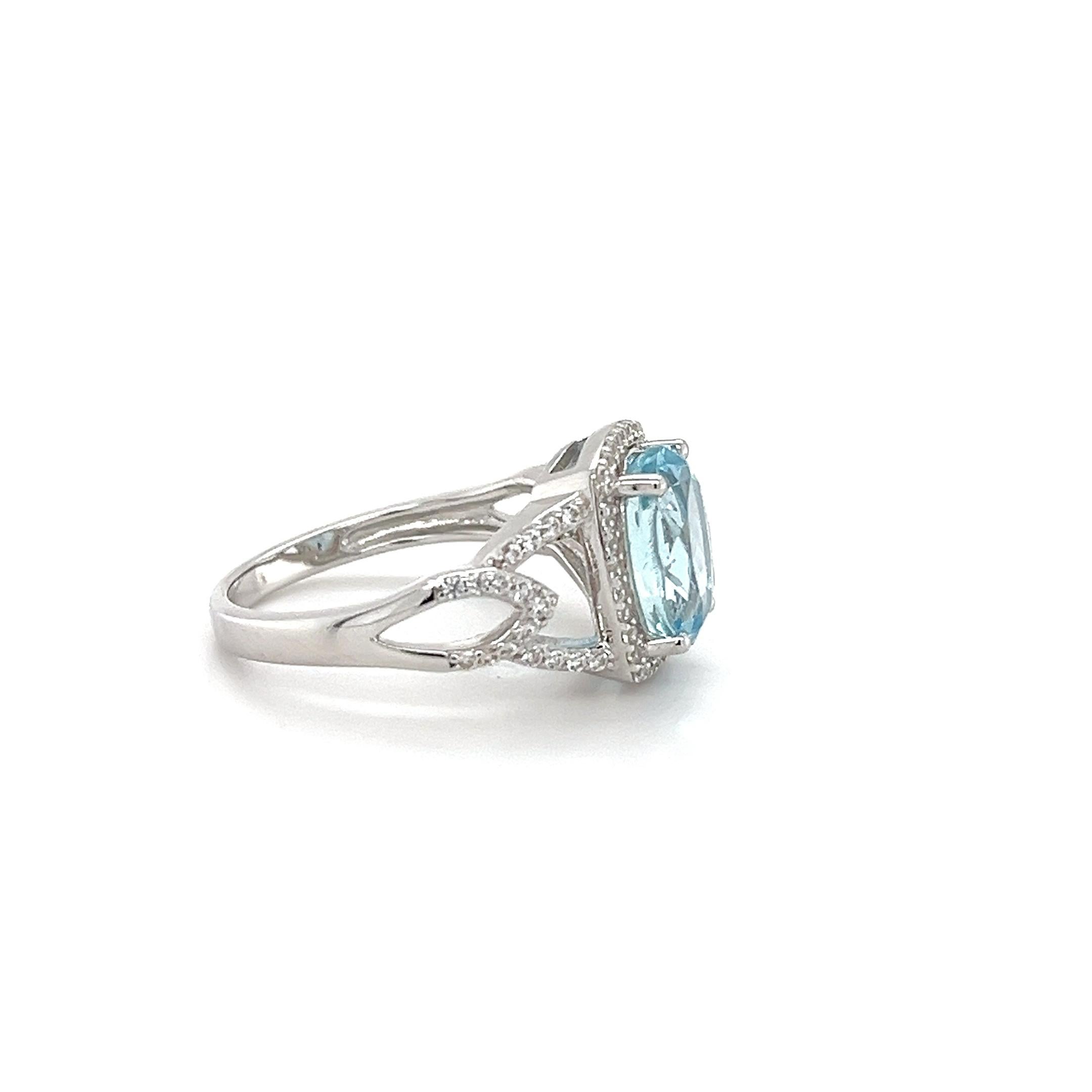 Bague de décoration d'art unique et fantaisie en aigue-marine bleu clair coussin en vente 1
