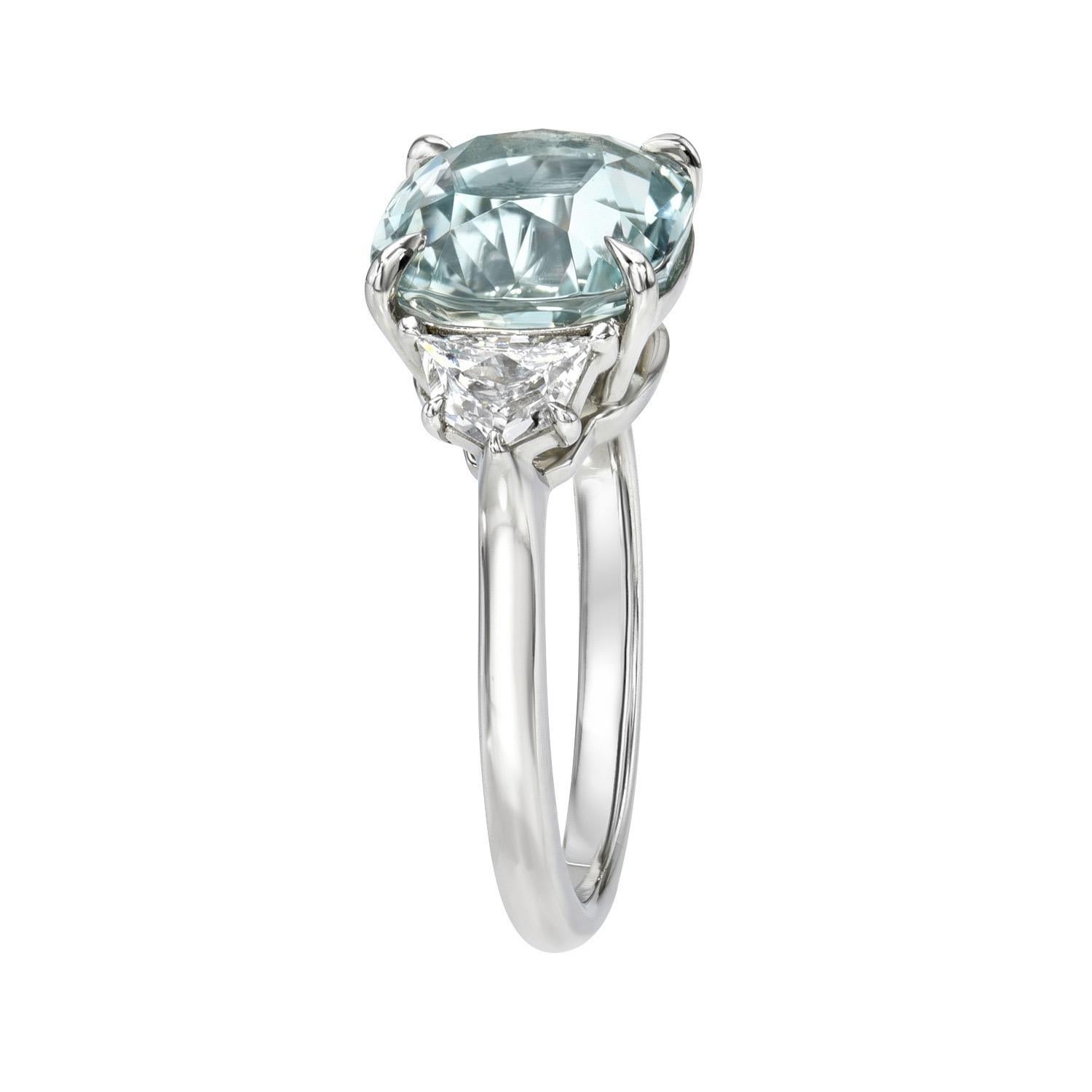 Sea-foam 3.91 carat Green Beryl cushion, three-stone platinum ring, decorated with a pair of 0.50 carats, G color/SI1 clarity, 