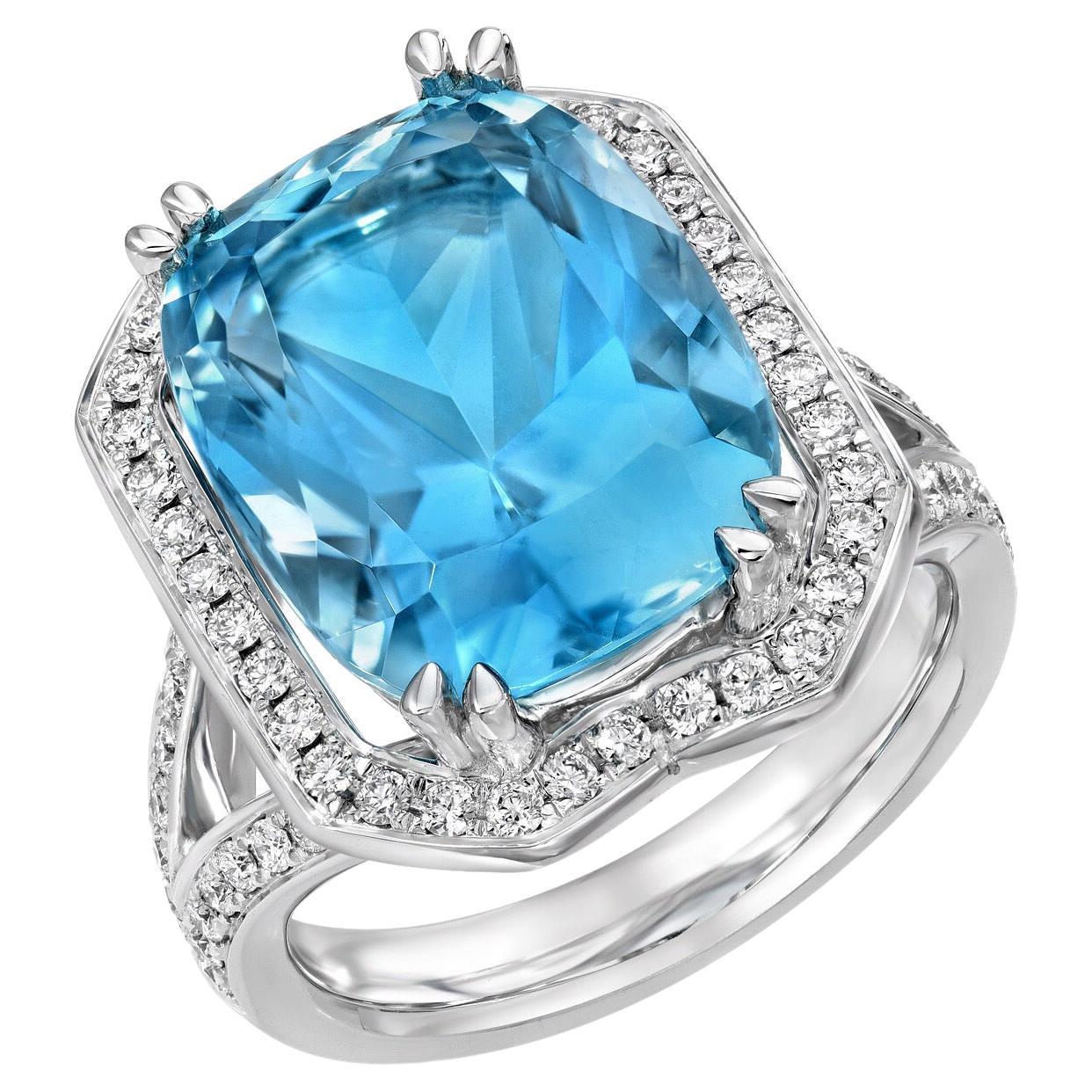 Aquamarin-Ring mit 8,95 Karat im Kissenschliff