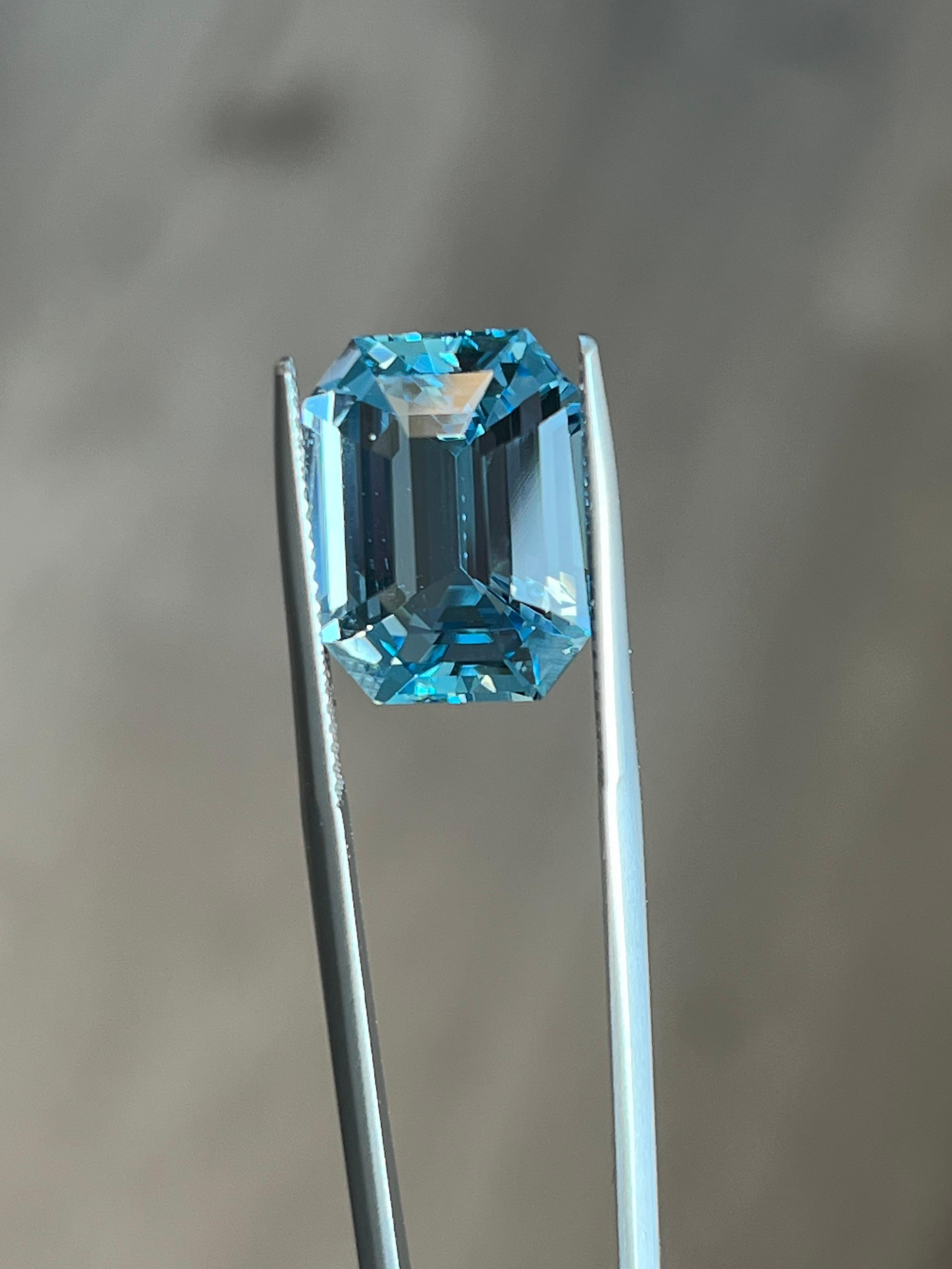 Women's or Men's Aquamarine Ring Gem 10.29 Carat Emerald Cut Loose Gemstone Loupe Clean