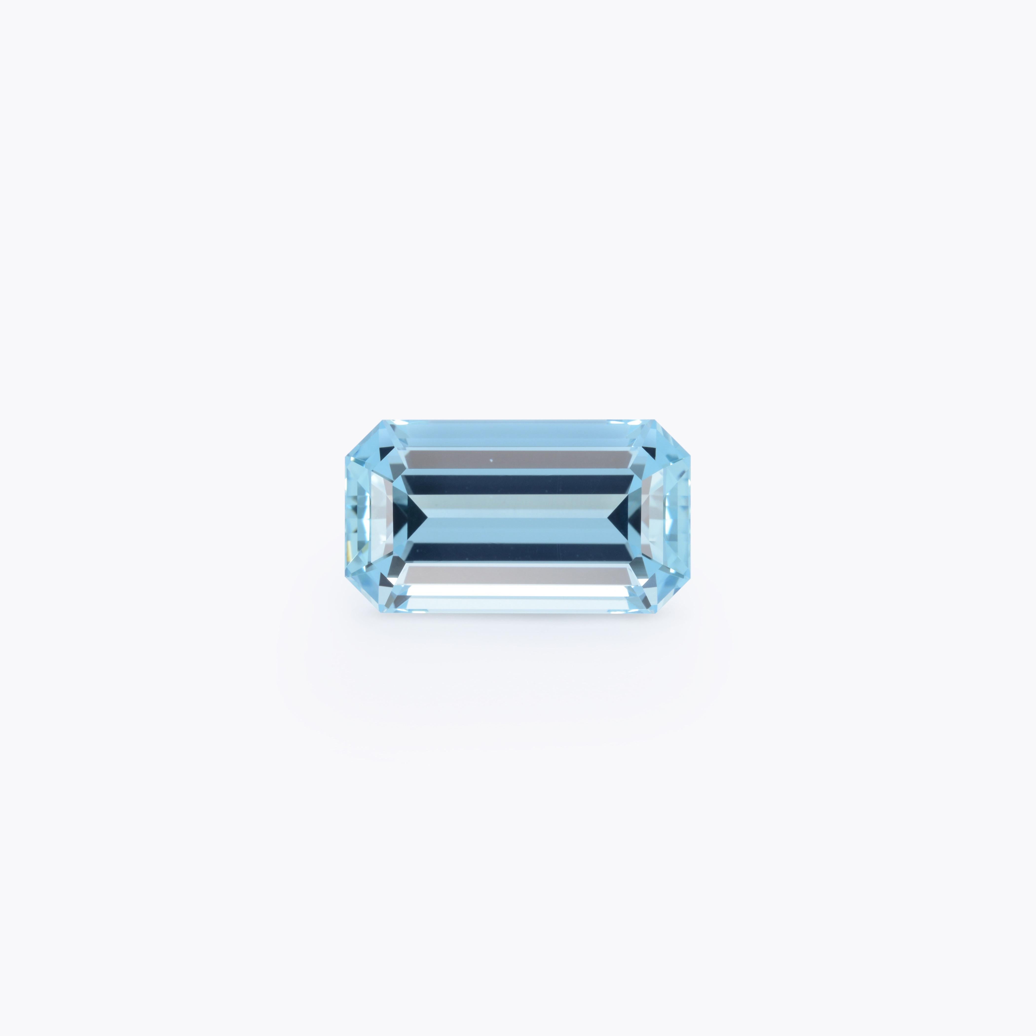 Emerald Cut 13.75-Carat Emerald-Cut Aquamarine: Perfect for Custom Luxury Jewelry For Sale