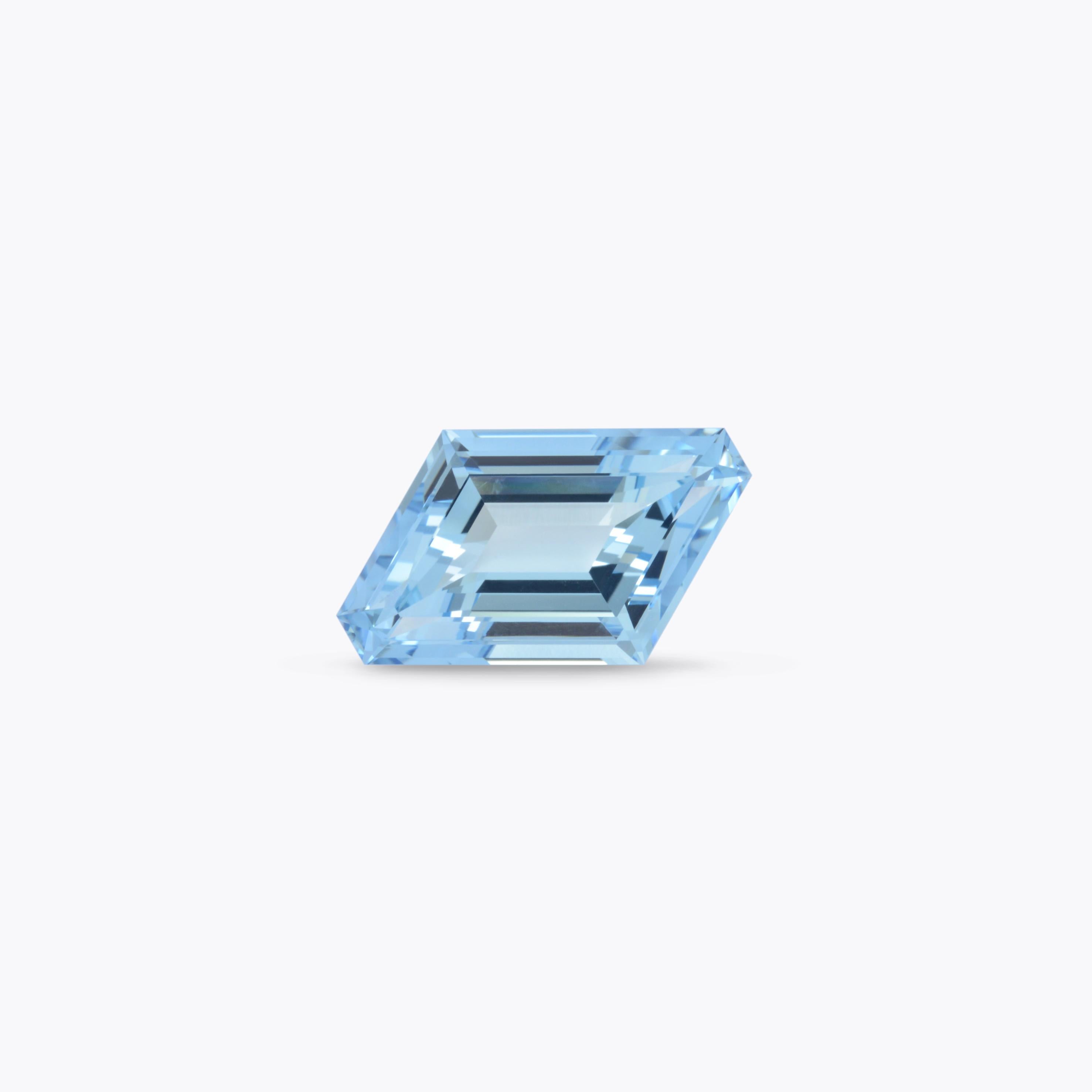 Contemporary Aquamarine Ring Gem 9.73 Carat Parallelogram Loose Gemstone For Sale