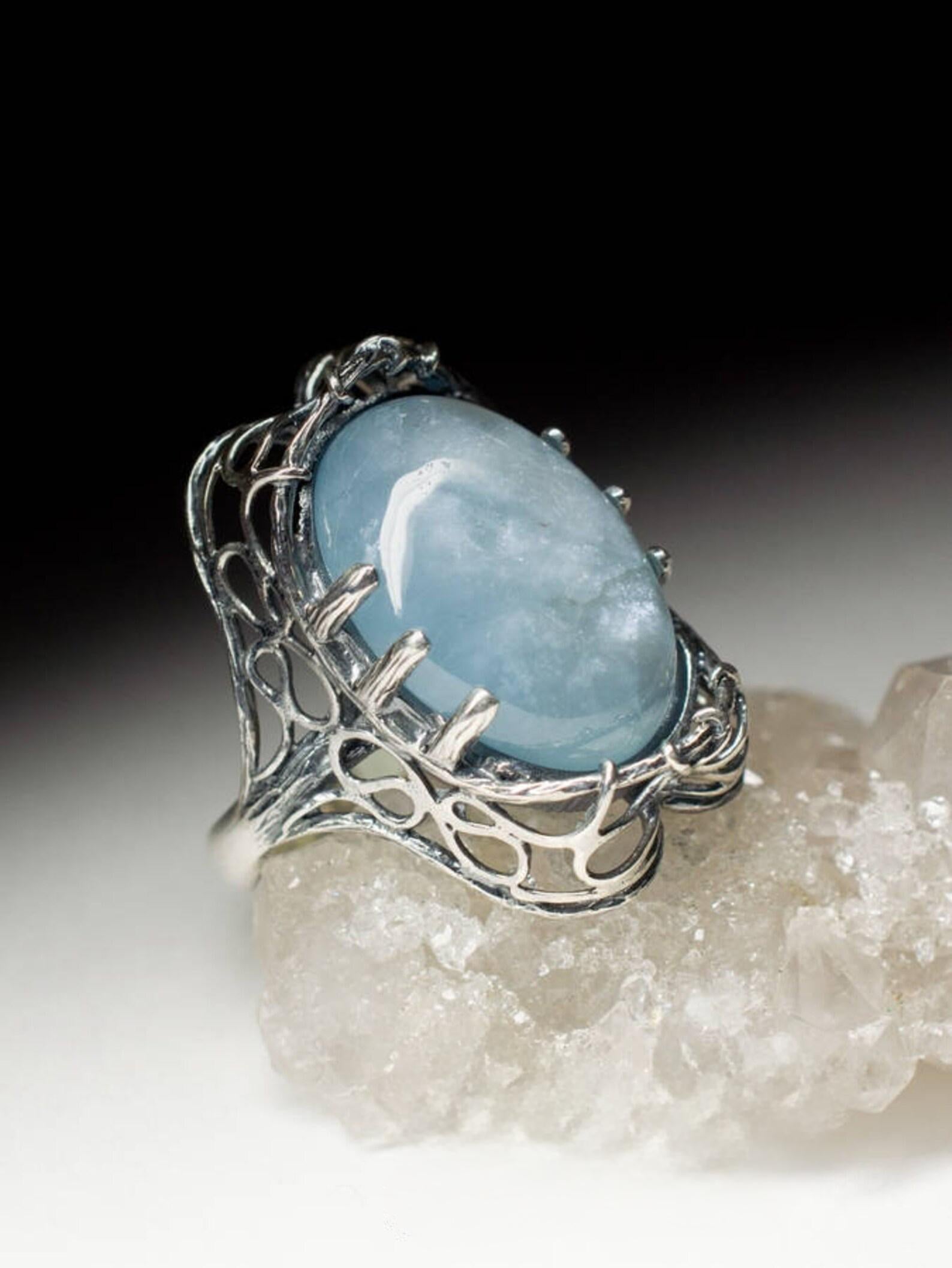 Aquamarine Ring Gothic style Light Blue Icy Beryl Cabochon Gemstone vintage In Good Condition In Berlin, DE