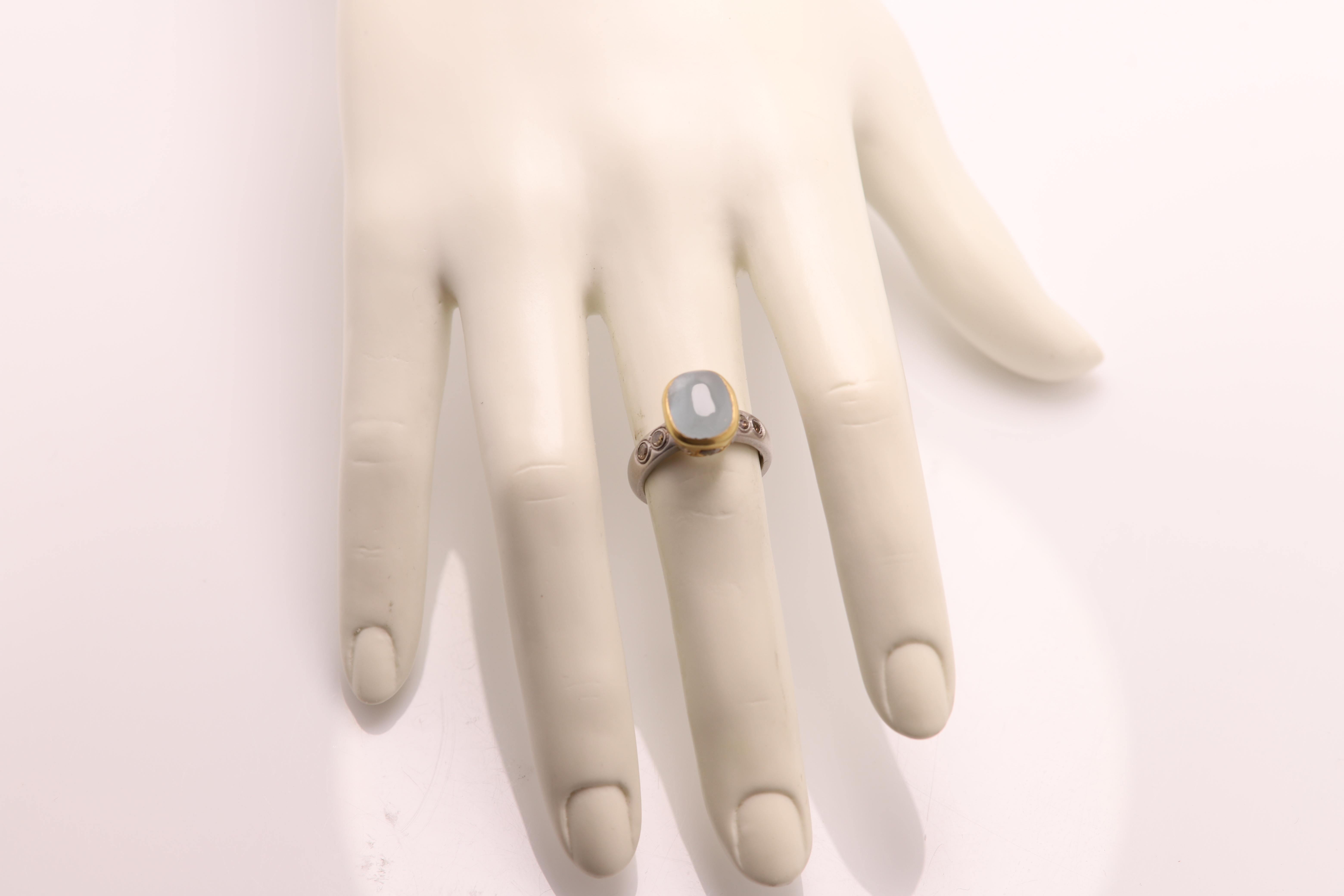 Aquamarine Ring Hand 18 Karat & Old Cut Diamonds Vintage Aquamarine Gold Ring For Sale 2