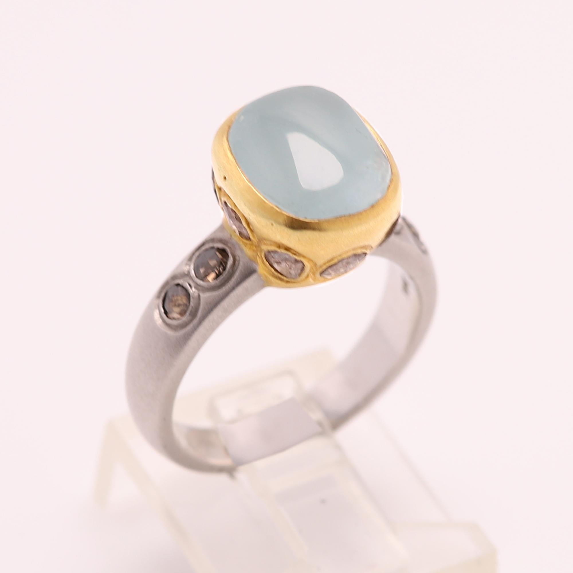 Aquamarine Ring Hand 18 Karat & Old Cut Diamonds Vintage Aquamarine Gold Ring For Sale 3