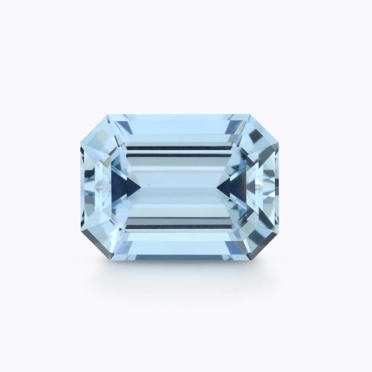 Fantastic 2.64 carat Aquamarine emerald-cut loose gemstone, offered unmounted to someone special.
Dimensions: 10 x 7.4 x 5.2 mm.
Returns are accepted and paid by us within 7 days of delivery.
We offer supreme custom jewelry work upon request. Please