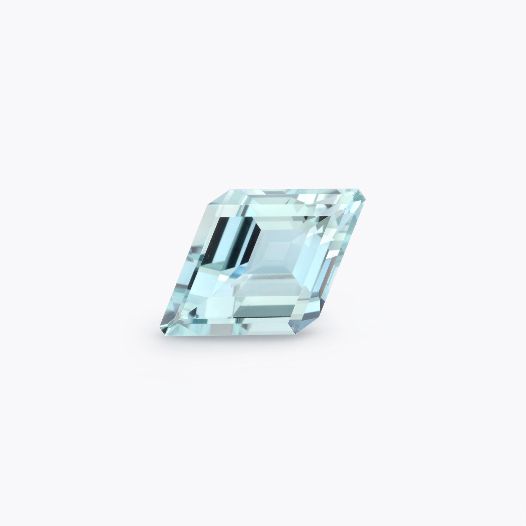 Contemporary Aquamarine Ring Necklace Gem 5.00 Carat Loose Gemstone For Sale