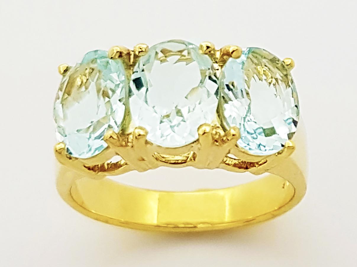 Aquamarine Ring set in 14K Gold Settings For Sale 5