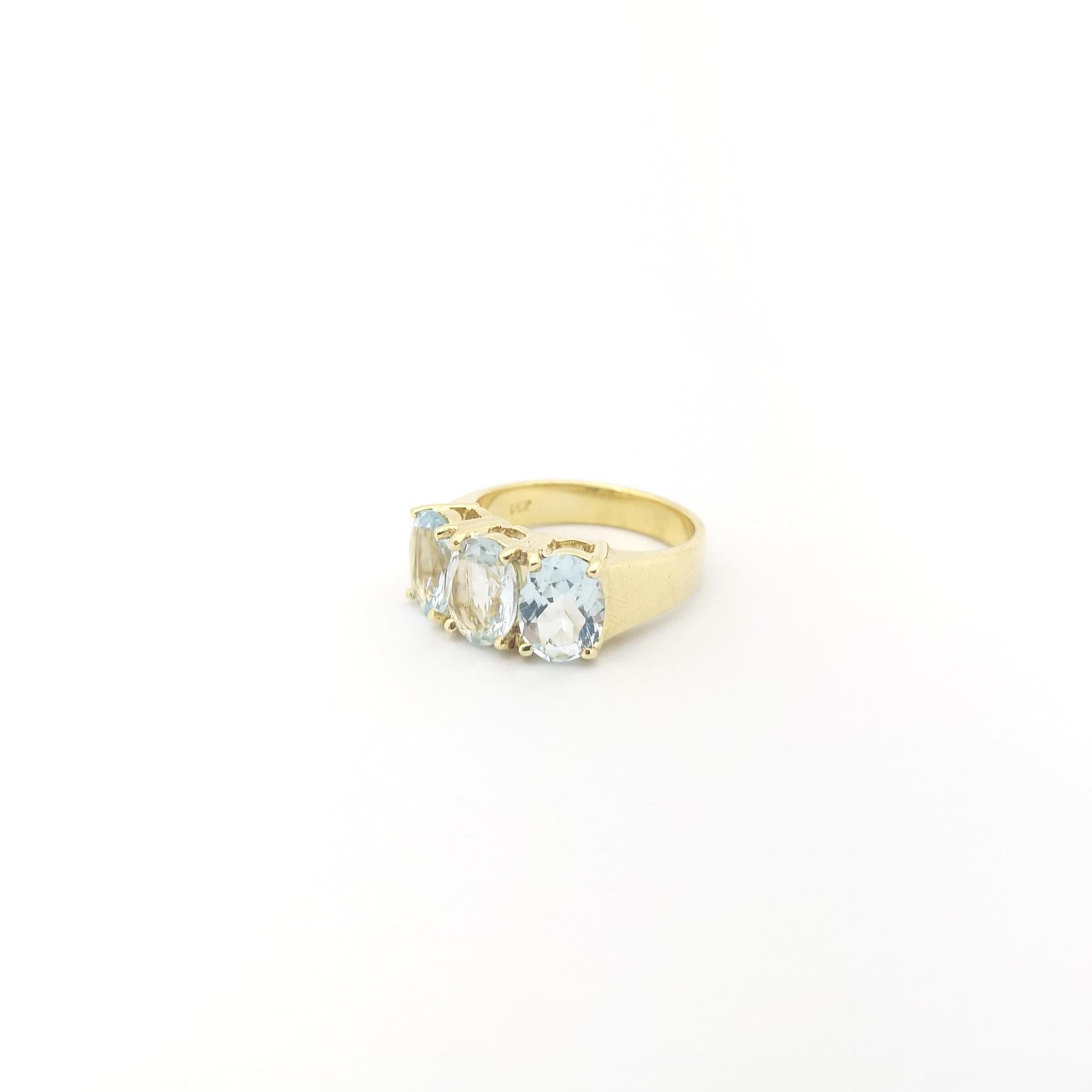 Aquamarine Ring set in 14K Gold Settings For Sale 7
